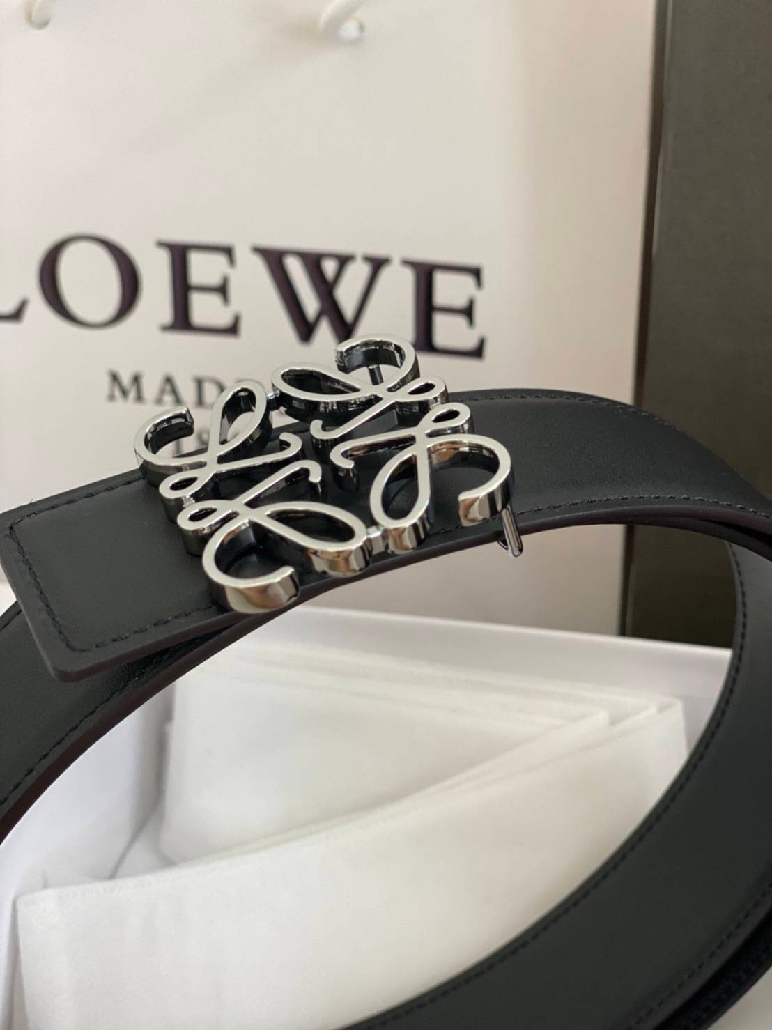 Loewe Belt / Loewe Anagram Leather Belt เข็มขัดโลเอเว่หนังแท้ สุดคลาสสิค วินเทจ เรียบง่าย ผู้ดี เป็นซิกเนเจอร์ ใช้งานเป็น everyday use ได้เลย วัสดุหนังแท้