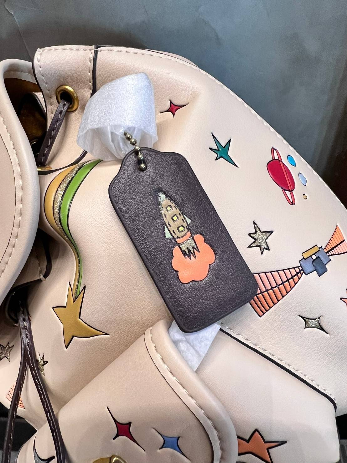 COACH X Observed By Us Riya Backpack 21 In Colorblock CK400 พร้อมส่งที่ไทยก่อนใคร กระเป๋าวสะพายหลังแบบมีหูหิ้ว หนังแท้อย่างดี หนังนิ่มละมุนมือมากค่ะ ไม่แข็งทื่อๆนะคะ!