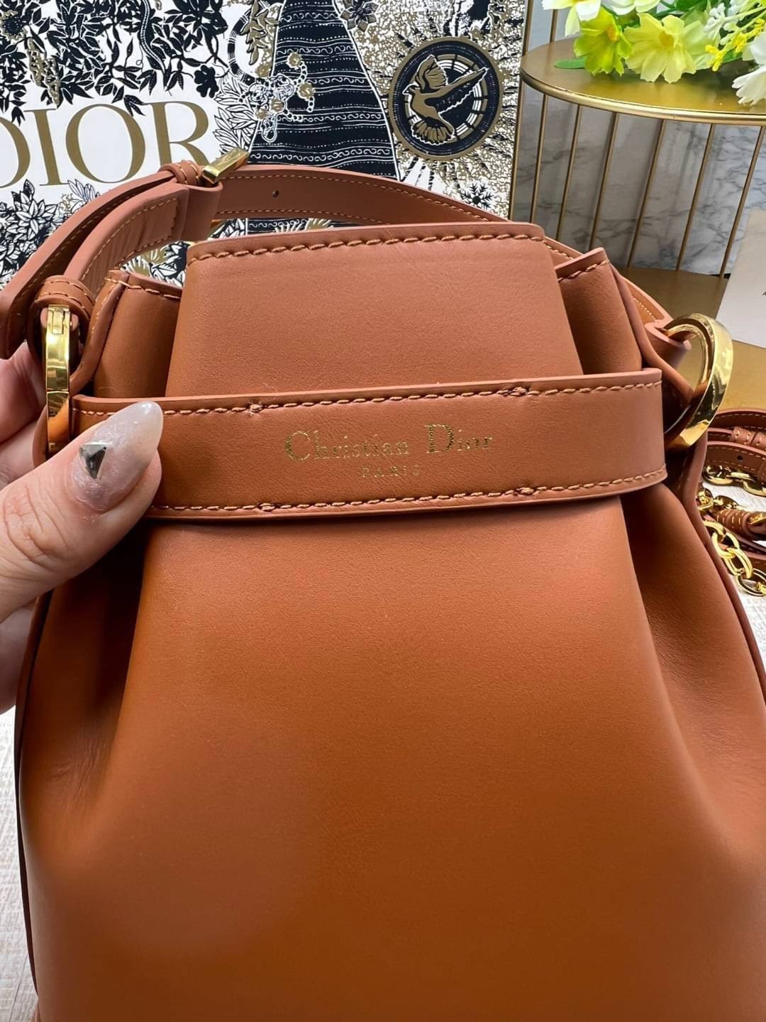 DIOR SMALL C'EST 17 cm / Dior bucket bag รุ่นใหม่สวยหรู ดูแพงมากค่ะ กระเป๋าสะพายบัคเก็ต รูปทรงคลาสสิค ใช้งานง่ายภายในโล่งกว้างมาก สวยมาก ควรมีค่า