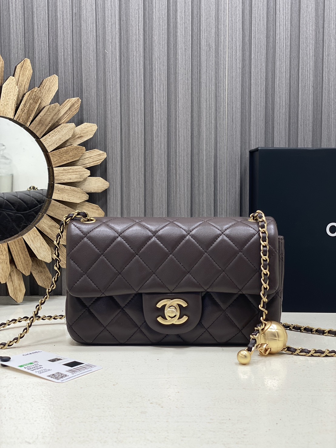 ORI หนังแท้ | Chanel Classic Flap Bag กระเป๋าสะพายรุ่นคลาสสิก สายประดับบอลโลโก้สวยหรูอะไหล่สีทองสวยงาม