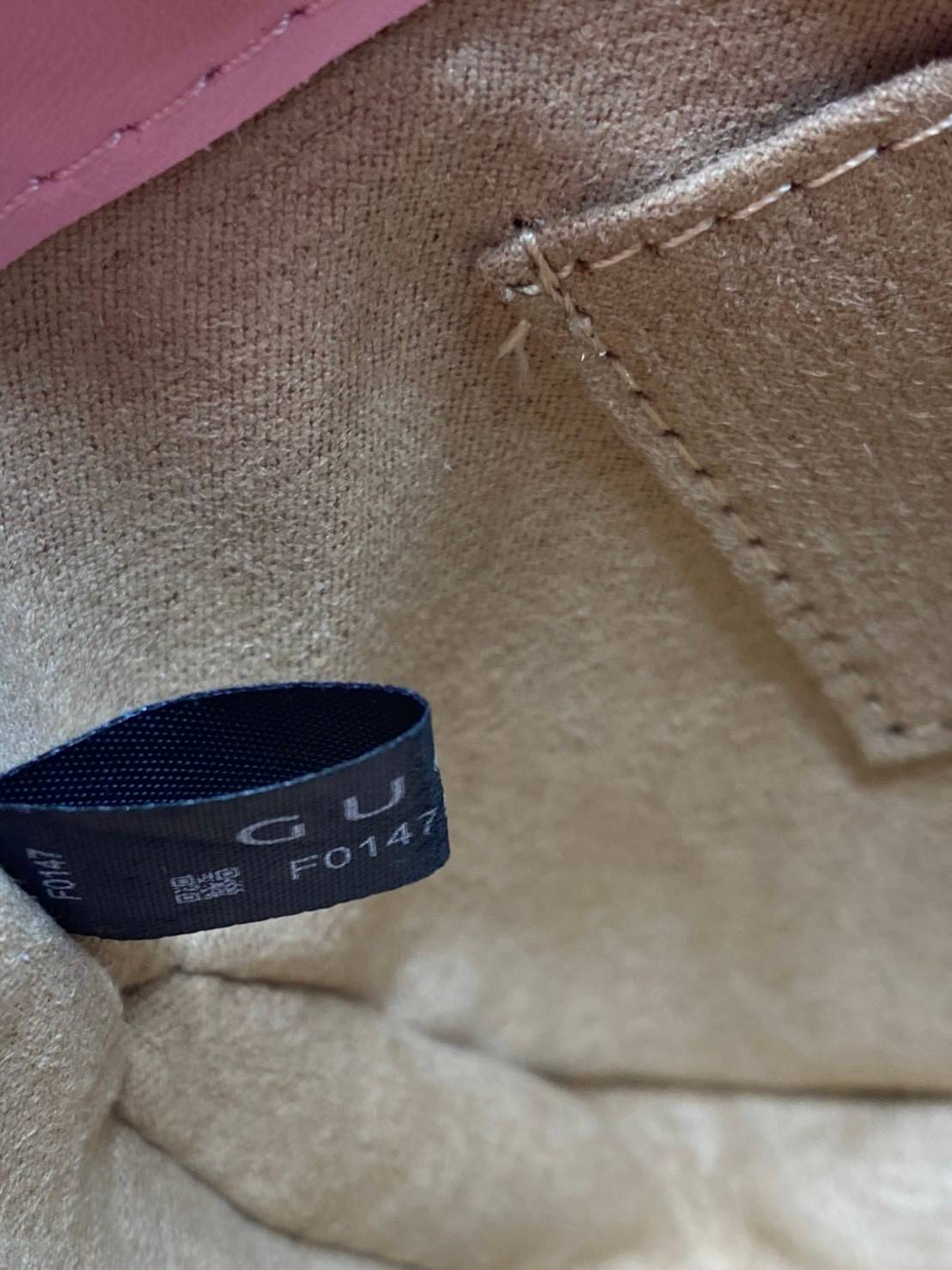 VIP GIFTbag 】หนังแท้ GUCCI Jackie 1961 mini shoulder bag กระเป่ารุ่นฮิตจาก Gucci ต้องบอกเลยว่าสำหรับสาวๆหลายคนนั้น ที่ชื่อชอบ หรือเป็นสาวกกลับแบรนด์อย่าง Gucci ต้องบอกเลยนะว่าสำหรับรุ่นนี้ห้ามพลาดไปทีเดียว บอกว่าได้เป็นตำนานควาวินเทจได้อย่างดี โดยขนาดของต