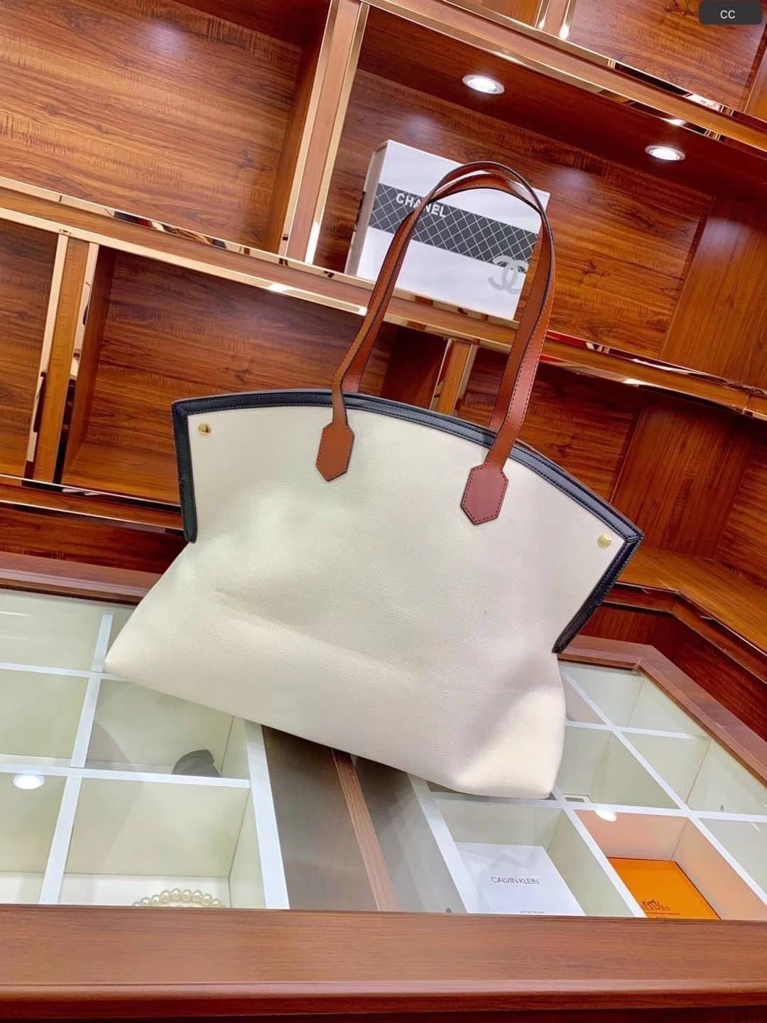 BURBERRY FRAGRANCES TOTE BAG WITH CLUTCH VIP GIFT WITH PURCHASE (GWP) พรีเมี่ยมกิ๊ฟ Limited Edition