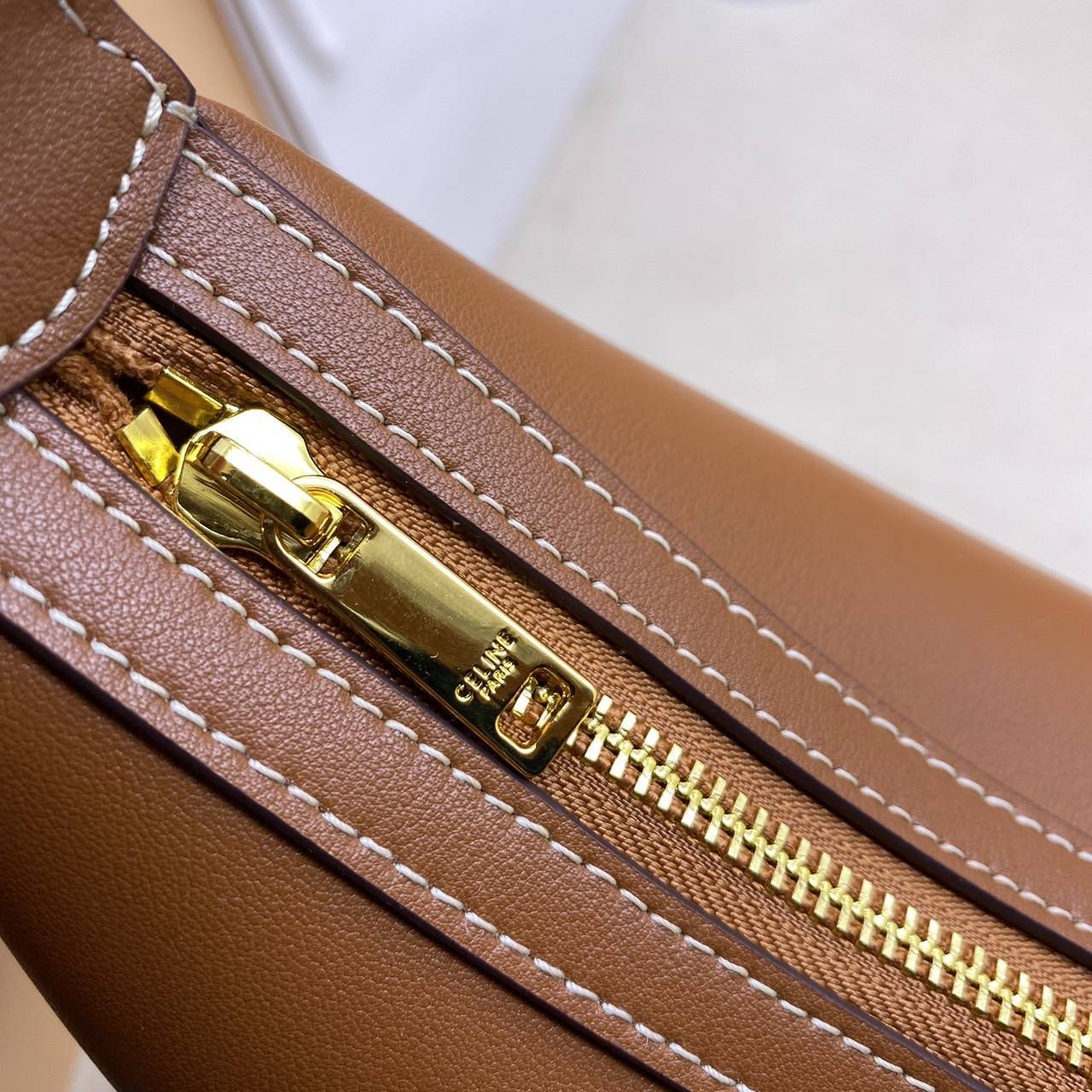 CELINE HOBO / CELINE HELOISE BAG IN SUPPLE CALFSKIN ไปตามตาลิซกัน ^^ เดอะเบสท์เซลเลอร์ต้องยกให้ กับกระเป๋าสะพาย ฟังก์ชั่นสุดเลิศ จุของได้เยอะ