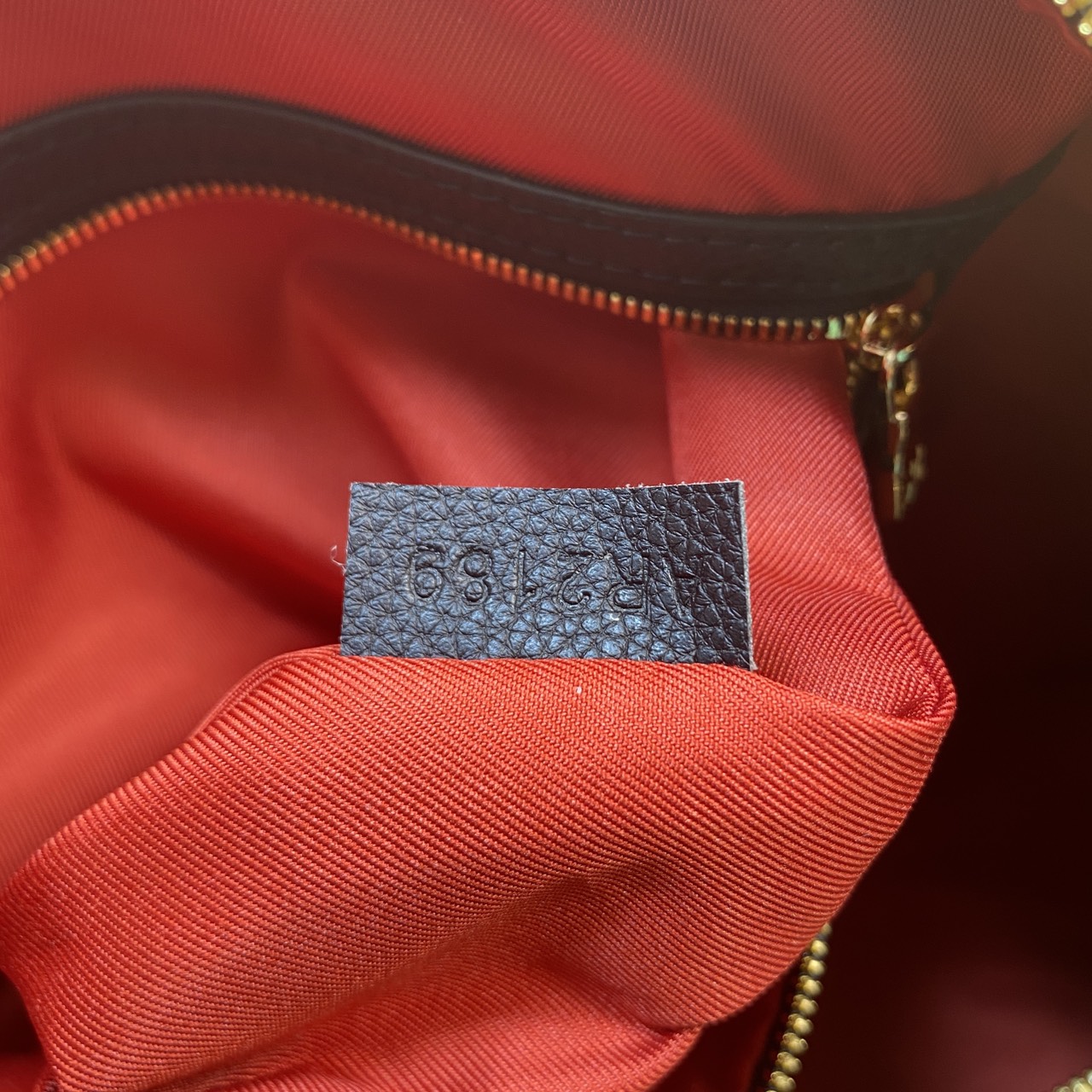 TOP ORI หนังแท้ | LV Keepall Bandoulière 45 bag กระเป๋าสะพายใบใหญ่ หนัง Empreinte ลาย Monogram Flower และสัญลักษณ์ LV ขนาดโอเวอร์ไซส์โทนสีอ่อน หนังโทนสีกลมกลืนกันแมตช์กับฮาร์ดแวร์สีทองบริเวณแถบด้านข้าง