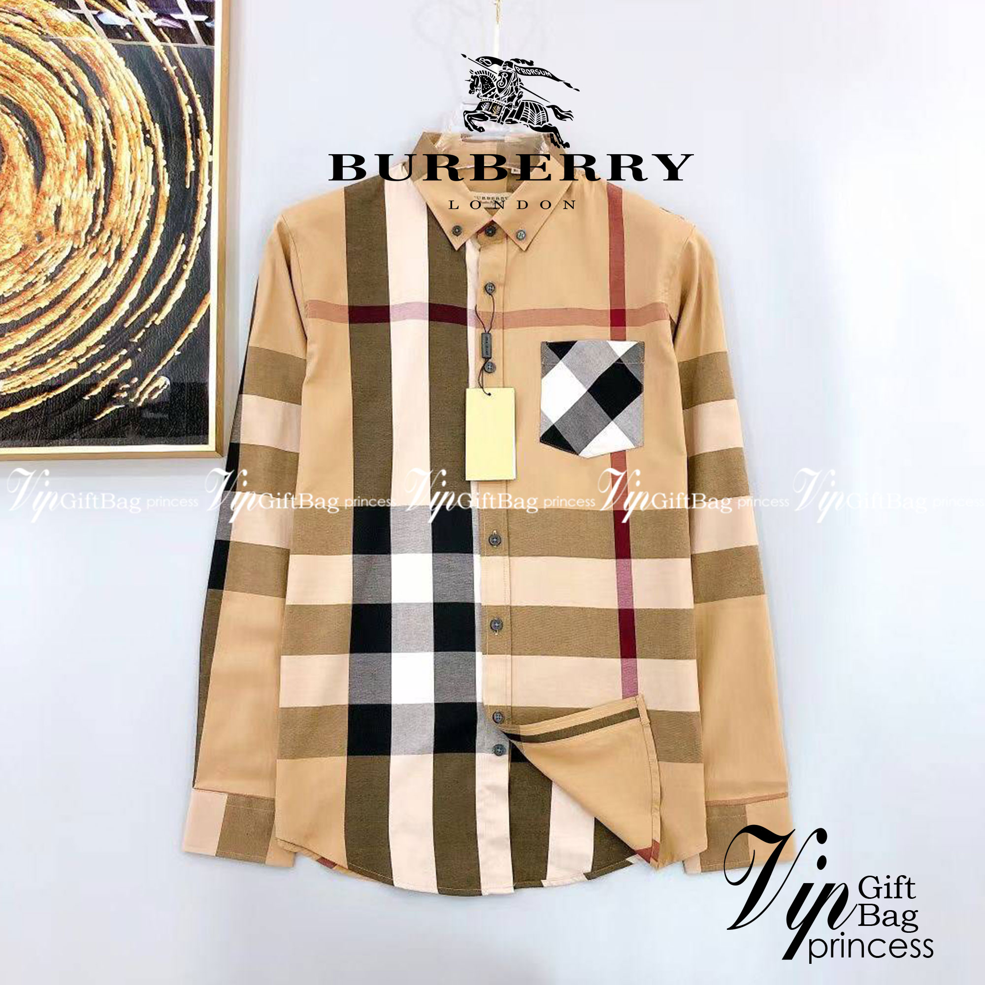 BURBERRY SHIRT / BURBERRY LONG SLEEVE VINTAGE CHECK SHIRT เสื้อเชิ้ตแขนยาวแบรนด์เบอเบอรี่ ลายสก็อตสุด classic เรียบหรู ดูดี ภูมิฐานมากๆค่ะ สินค้านำเข้าคุณภาพเทียบแท้ งานสวยเทพ เนื้อผ้าอย่างดี เป๊ะมาก รับประกันความพอใจเลยนะคะ ใส่เป็นเชิ้ตติดกระดุมเนี๊ยบๆ ห
