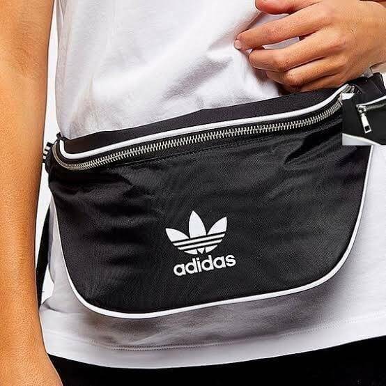 Adidas Waist Bag กระเป๋าสะพายคาดเอวหรือคาดอกสไตล์สปอร์ตดีไซน์สุดฮิตรุ่นยอดนิยมใช้ได้ทั้งชายหญิงวัสดุ Nylon+Polyester 100% น้ำหนักเบา ด้านหน้ามีโลโก้แบรนด์ เปิดปิดด้วยซิปสะดวกใช้อะไหล่เงิน สายเลื่อนปรับได้ Freesize ภายในกว้าง ซับในสกรีนโลโก้แบรนด์ มี1ช่องซ