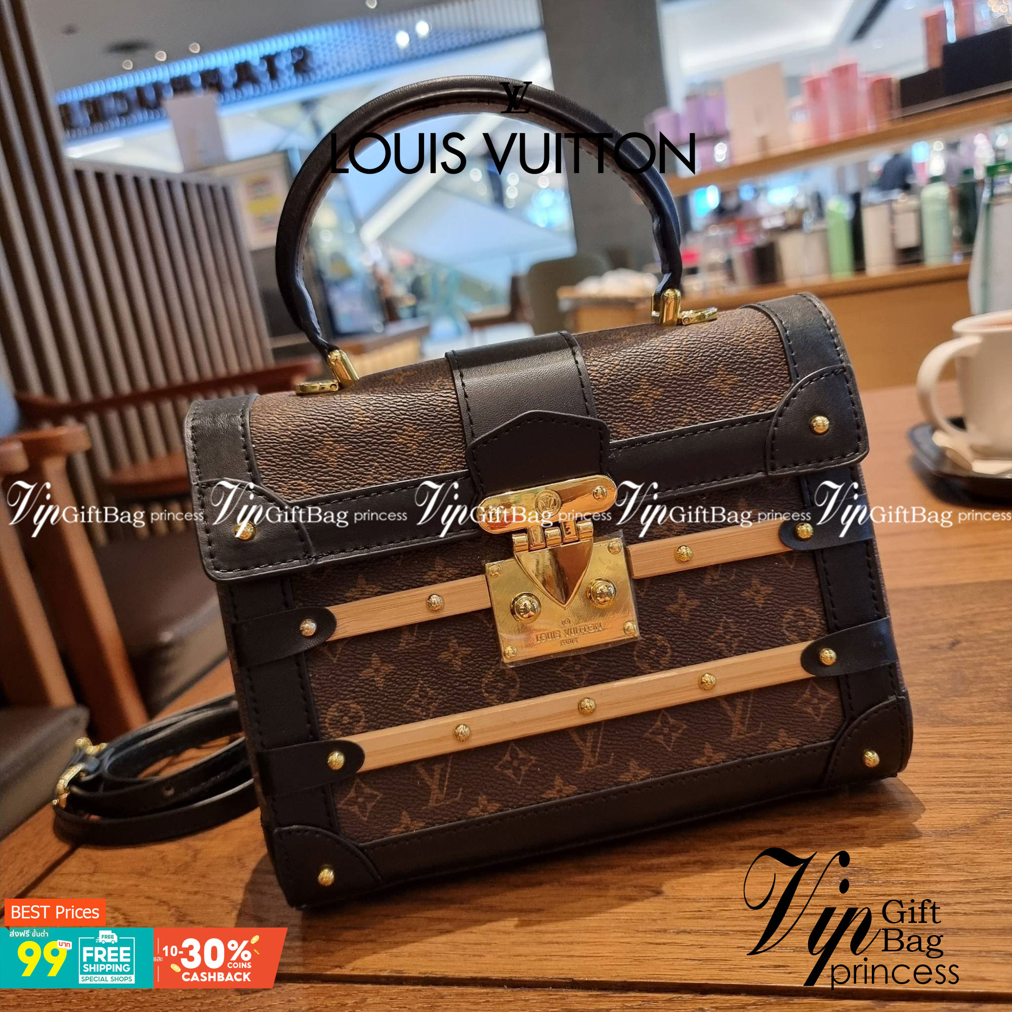 ใหม่ล่าสุดจาก LV monogram vintage box bag มาพร้อม box set สุดหรูรุ่นนี้ดีเทลยอดเยี่ยม เก็บรายละเอียดได้ดีและโดดเด่น ถือแล้วผู้ดีมาก!! วัสดุหนังแคนวาสสลับหนังแท้ เปิด-ปิดด้วยตัวบีบล็อค แน่นหนา ภายในโล่งกว้าง เลิศตรงที่เก็บทรง ขยายทรงด้านข้างได้ คอนโทรลด้วย