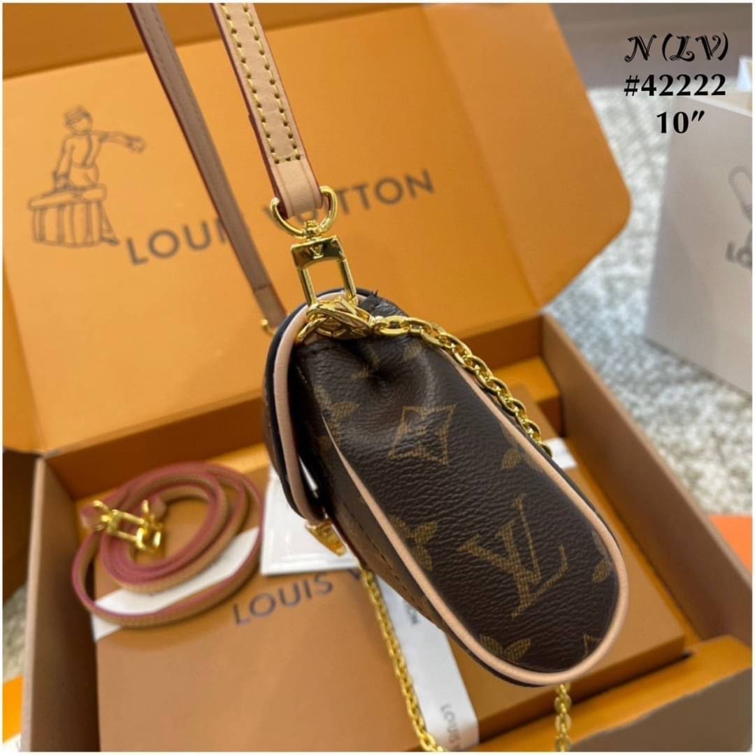 LV Beverly Clutch Bag / LV Pochette Beverly Shoulder Bag กระเป๋าทรงคลัช ทรงพอช งานวินเทจ ลายโมโนแกรม ถือหรือสะพายไหล่ได้ สวยหรูตลอดกาล ลายพิมพ์คมชัด อะไหล่สีทองหรูหรา เป็นอีกรุ่นที่ Must Have!! มากๆ ค่ะ