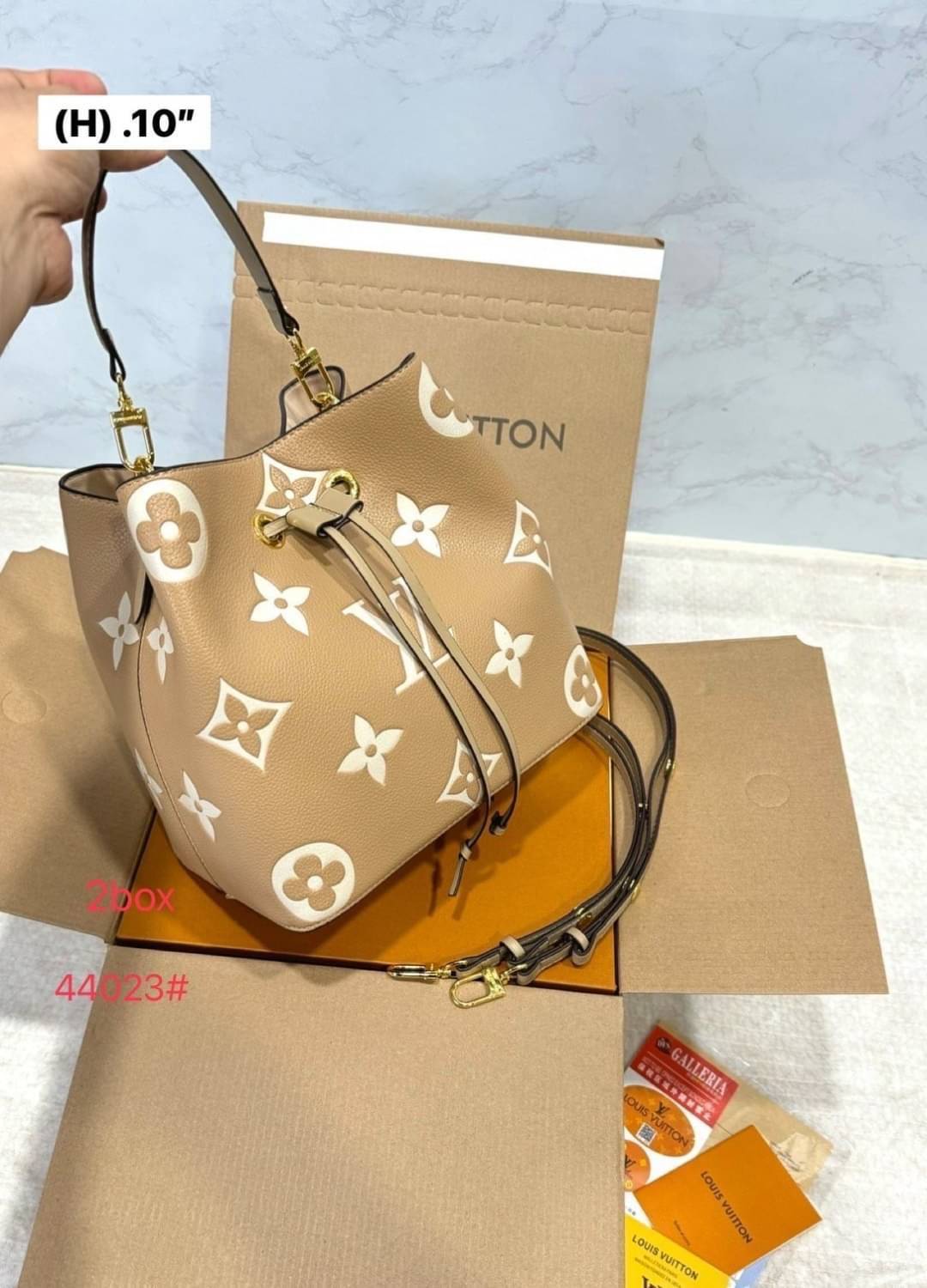 LV NeoNoe MM Monogram Flower กระเป๋าสะพายทรงบัคเก็ตเสน่ห์ชวนหลงใหล อีกหนึ่งรุ่นท็อปฮิต ที่ไม่มีไม่ได้จริงๆ