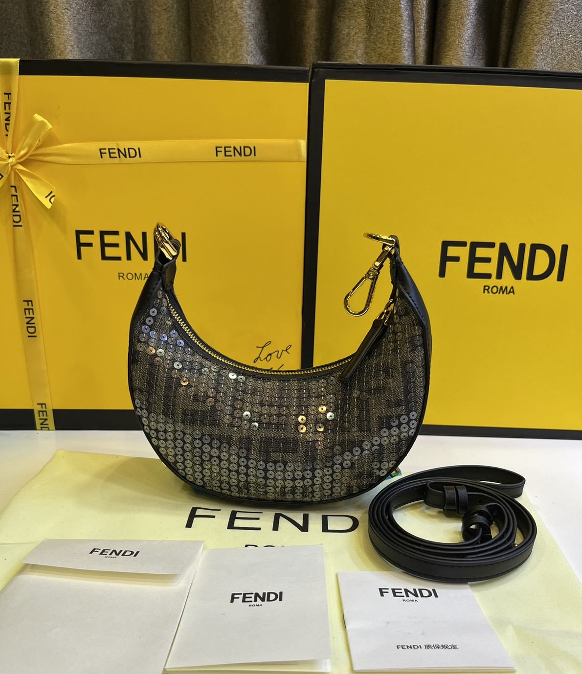 FENDI NANO Fendigraphy Bag fabric charm / Fendi hobo bag 20cm พร้อมส่ง กระเป๋าสะพายไหล่เฟนดิปักเลื่อมรุ่นใหม่ สวยหรู **สินค้าเกรดออริจินอล 1:1 สลับแท้