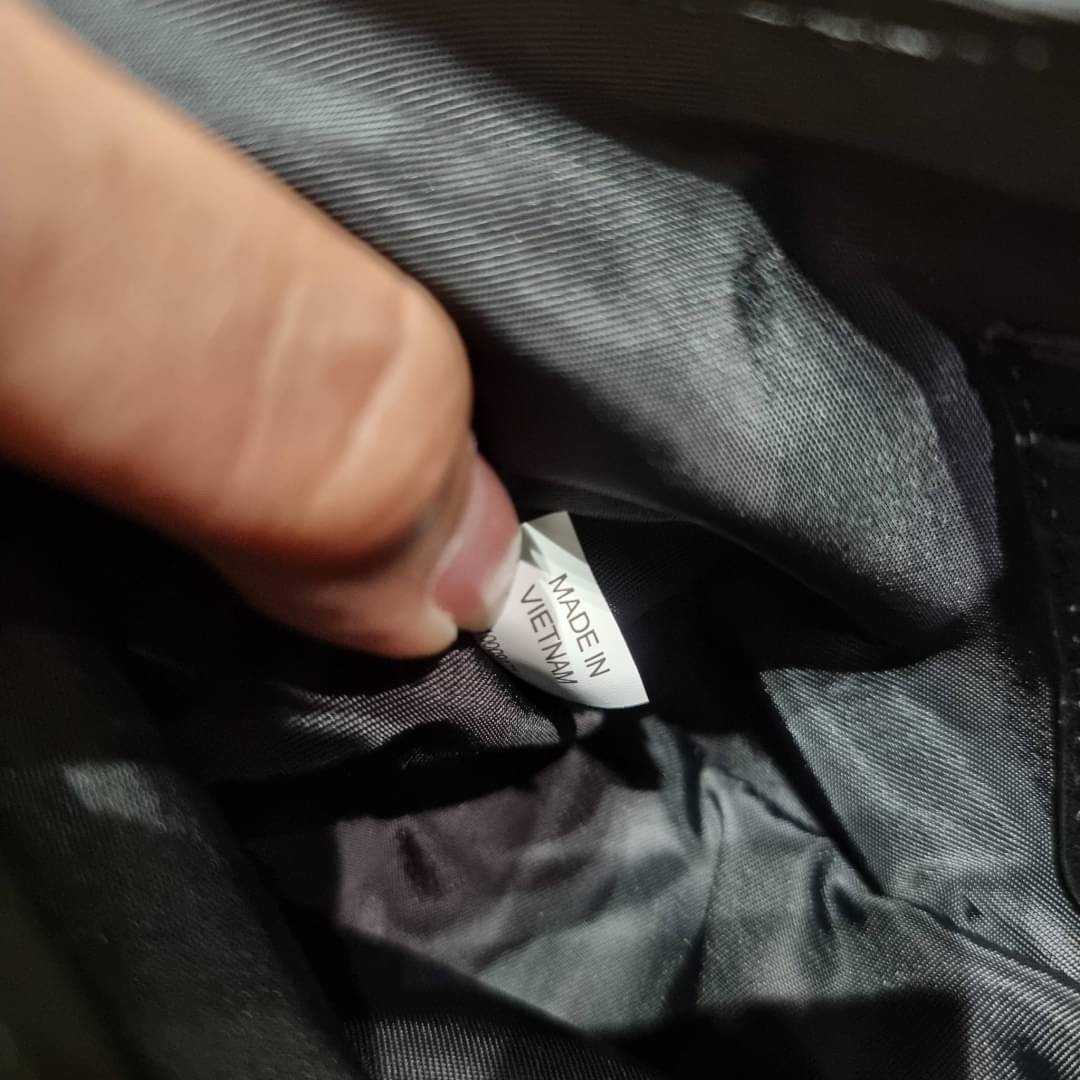 TORY BURCH MERCER NYLON SMALL SHOULDER BAG ใหม่ก่อนใคร!! กับคอลหวานๆ สดใสๆ กระเป๋าสะพายทรงโฮโบ ขนาดกะทัดรัด ฟังก์ชั่นการใช้งานจัดแบบเต็มที่ ด้วยสายสะพายถึง 3 เส้น สายโซ่คล้องแขน สายหนังแบบสั้นคล้องไหล่ และสายสปอร์ตเส้นใหญ่ ดูดี!! คุ่มแค่ไหนคิดดู!! วัสดุผ้