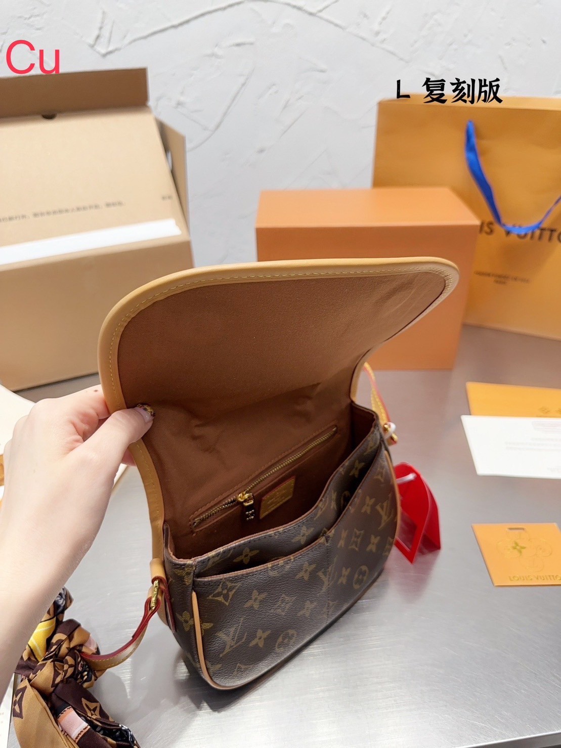 LV Monogram Canvas Menilmontant Bag / LV Crossbody bag กระเป๋าสะพายพิมพ์ลายโมโนแกรมสุดหรูจากแบรนด์ดัง รูปทรงใช้งานง่าย ภายในจุของได้เยอะ ขนาดกำลังสวย ใช้เป็น every ได้เลยค่ะ