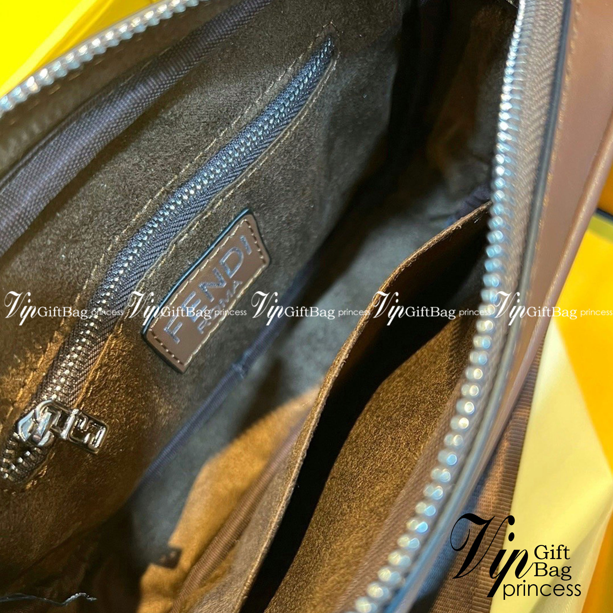 Fendi FF logo-print Messenger Bag / Fendi Borsa a spalla con logo FF กระเป๋าสะพายเฟนดิ คอลเล็คชั่นใหม่ พร้อมส่ง