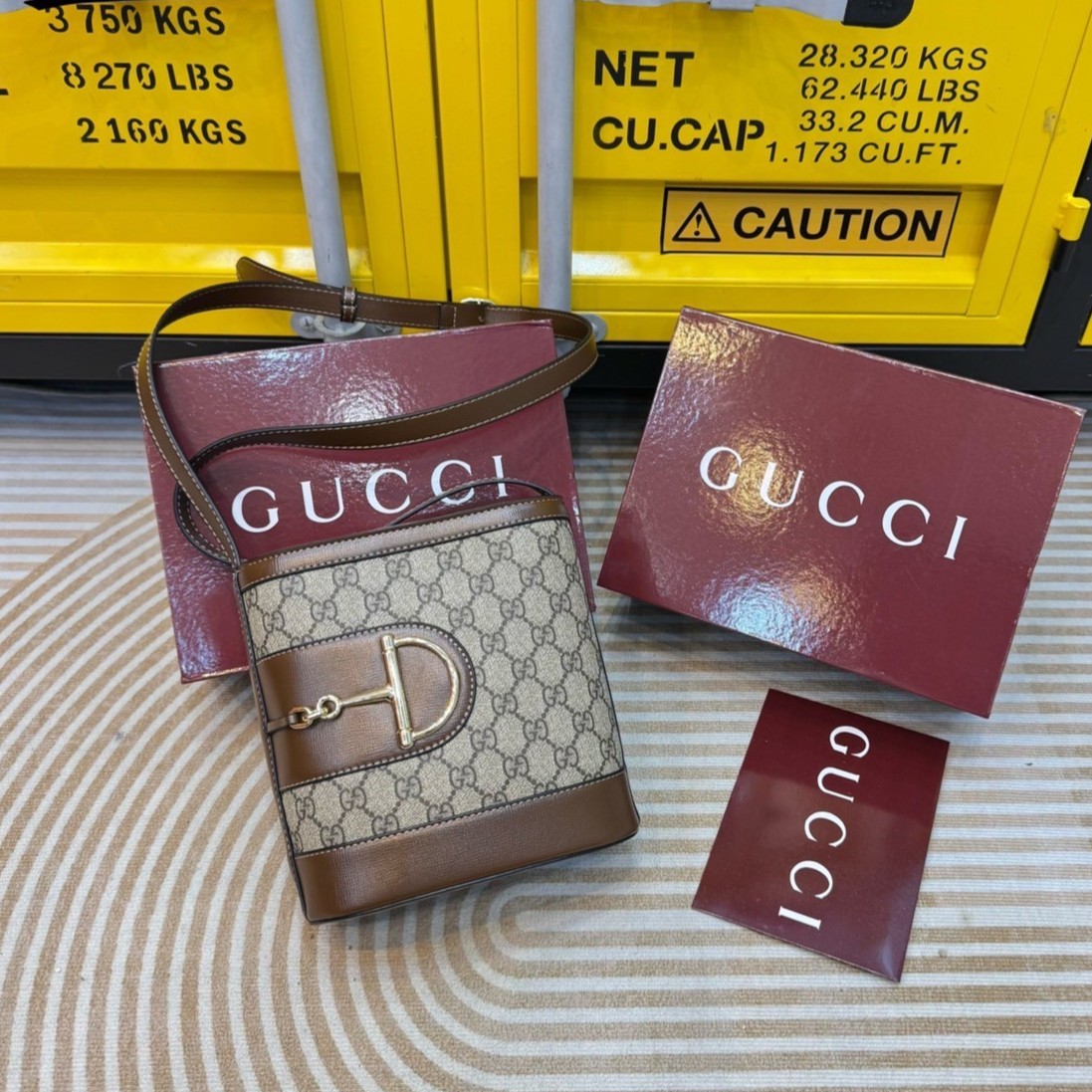 GUCCI 73 bucket bag กระเป๋าสะพายทรงบัคเก็ตยอดนิยม คอลใหม่ล่าสุด สุดยอดของความมีกิมมิคไม่เหมือนใคร วินเทจเรียบหรู ใช้แล้วดูแพง พร้อม box set โทนสีใหม่ของแบรนด์