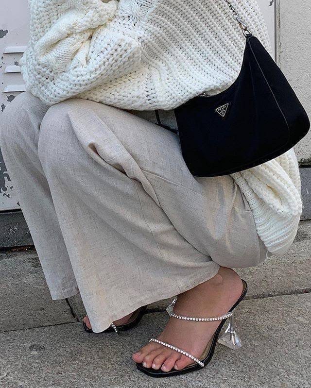 BEST SELLER!! **กำลังมาแรงมากค่ะ กับแบรนด์ PRADA ใบเดียวคุ้มมากค่ะ อุปกรณ์ ครบชุด **ซื้อ1ได้ถึง3ไอเท็ม ทั้งสายยาว และกระเป๋าใส่เหรียญ และป้ายแท็คหนัง อย่างดี **อะไหล่ปั้มแบรนด์แท้ทุกจุด วัสดุทำจากผ้า Nylon อย่างดี กันน้ำได้ อยู่ทรงสวย สามารถใส่กระเป๋าตังค