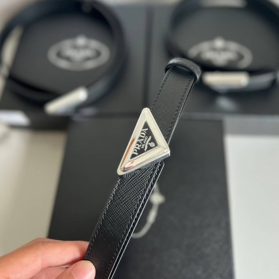 PRADA BELT LOGO 2CM / Prada Triangle Saffiano Logo Belt เข็มขัดพราด้าทรงสามเหลี่ยม เกรดใช้สลับของจริง หนังแท้ ออริจินอล ใช้งานต่างประเทศได้