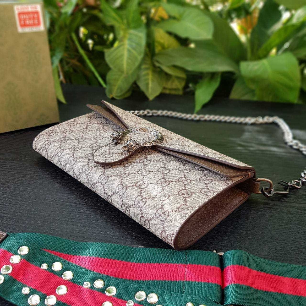 GUCCI Dionysus GG small shoulder bag กระเป๋าถือ กระเป๋าสะพายทรงสวย หรูหรา และดูแพง มาพร้อมสองสายสายพายให้เลือกปรับใช้งาน ถอดออกได้ทั้งสองสาย ถือเป็นครัชเก๋ๆได้ ดูดีมากๆ