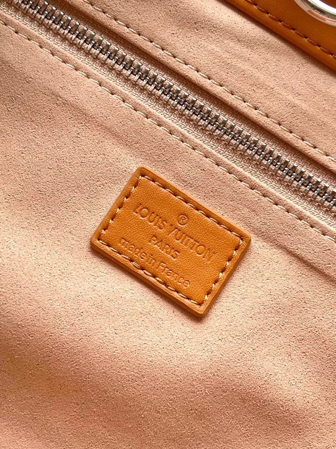 LV Shopper Tote MM 40cm Runway กระเป๋าทรงโท้ทช็อปเปอร์สวยอยู่ทรง เรียบหรู เกรดออริ ท็อป สลับแท้ 1:1 เกรดดีสุด หนังสวยเต็มใบ ใช้งานต่างประเทศได้