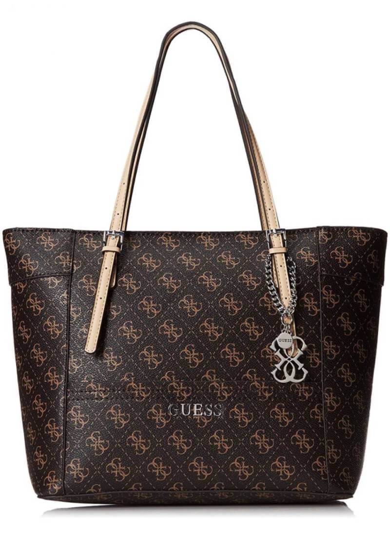 Don't Miss! GUESS SAFFIANO SHOPPER BAG กระเป๋าสะพายทรง Tote จากแบร์น GUESS วัสดุหนัง Saffiano ลาย GUESS Signature สวยอยู่ทรง ขนาดใหญ่กำลังดี น้ำหนักเบา ด้านหน้าประดับโลโก้แบรนด์ พร้อมห้อย TAG โลโก้ G อะไหล่เงินที่หูกระเป๋าถอดเเยกใช้ได้ เปิดปิดด้วยซิป