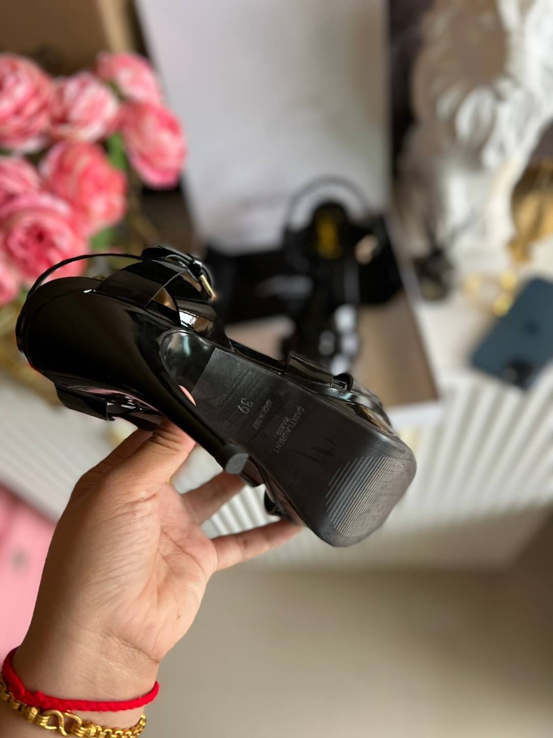 YSL TRIBUTE HEEL / SAINT LAURENT TRIBUTE HEEL / YSL HIGH HEEL เกรดออริจินอล รองเท้าส้นสูงแบรนด์หรู ที่สาวๆ ทุกคนควรมี ไว้ออกงานหรือใส่ทำงานได้ คู่นี้คือปังได้ตลอดกาล เพิ่มความสูงเพรียว สวยหรูมากค่ะ