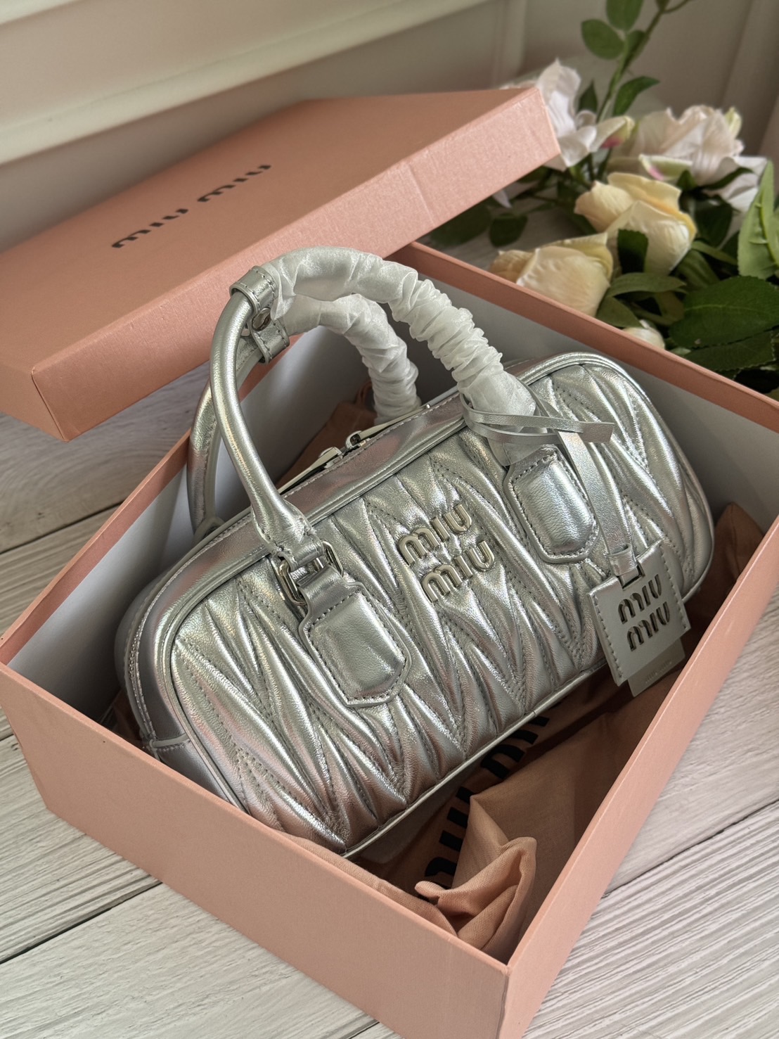 MIU MIU Arcadie Matelassé nappa leather bag / MIU MIU Mini Bag กระเป๋าถือสะพายใบเล็ก เกรดออริ 1:1 ใช้งานต่างประเทศได้
