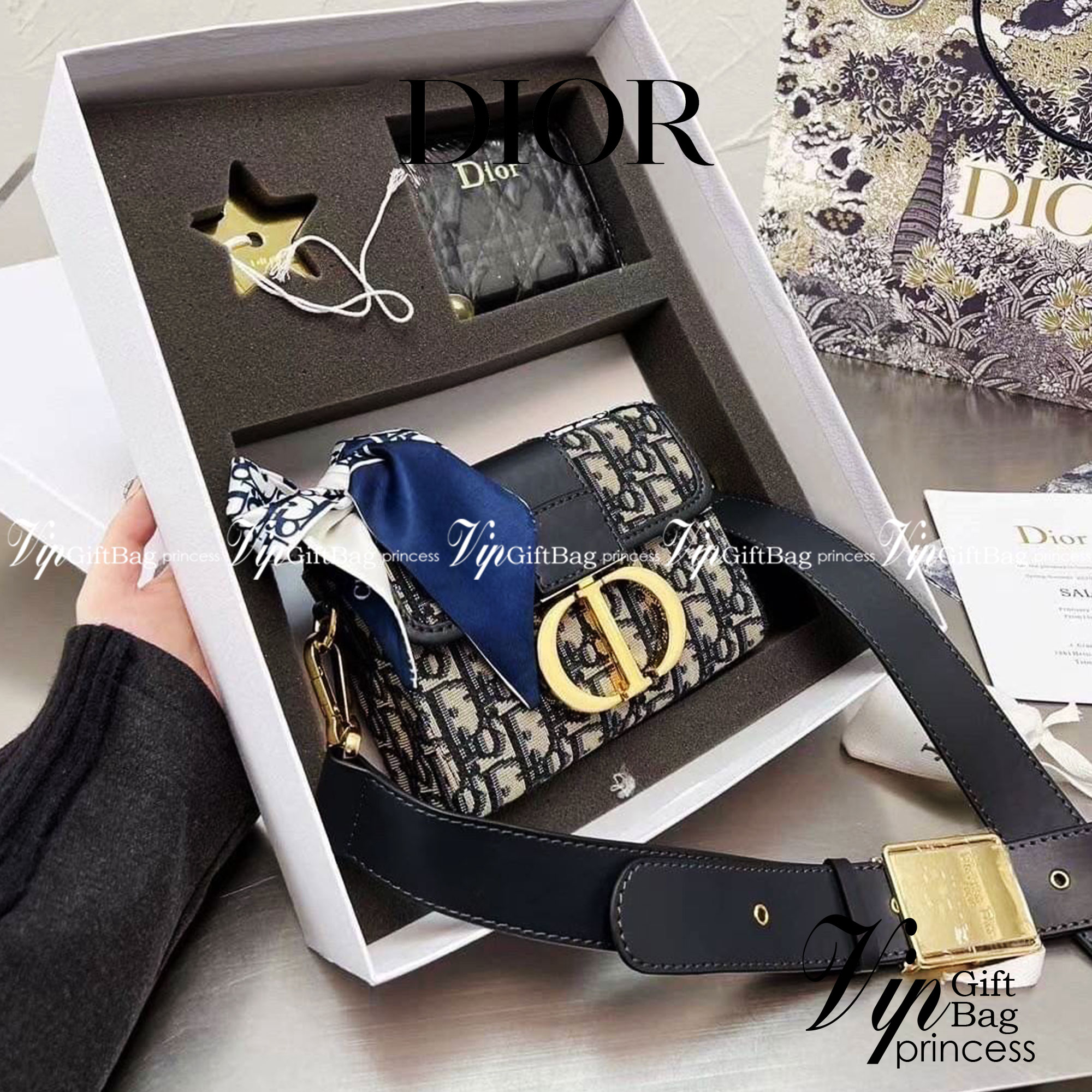DIOR SET BAG / DIOR 30 Montaigne Box Bag / CD LIMITED EDITION GIFT BOX WITH GOLD STAR BOUTIQUE SET พร้อมเสิร์ฟครบชุด แรร์ไอเท็ม ที่ถูกรวมไว้ในหนึ่งเดียว กับ gift box limited จัดให้ทั้งกระเป๋าสะพายสุดหรู กระเป๋าสตางค์ใบสั้นรุ่นคลาสสิค ribbon เข้าเซ็ท และ g