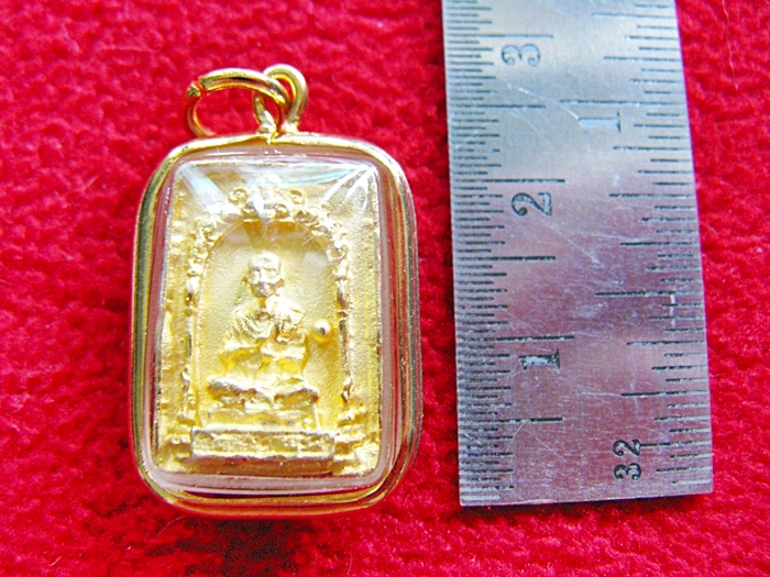 จี้พระสมเด็จหลังสมเด็จโตเนื้อทองพ่นทรายเลี่ยมทองไมครอนค่ะ