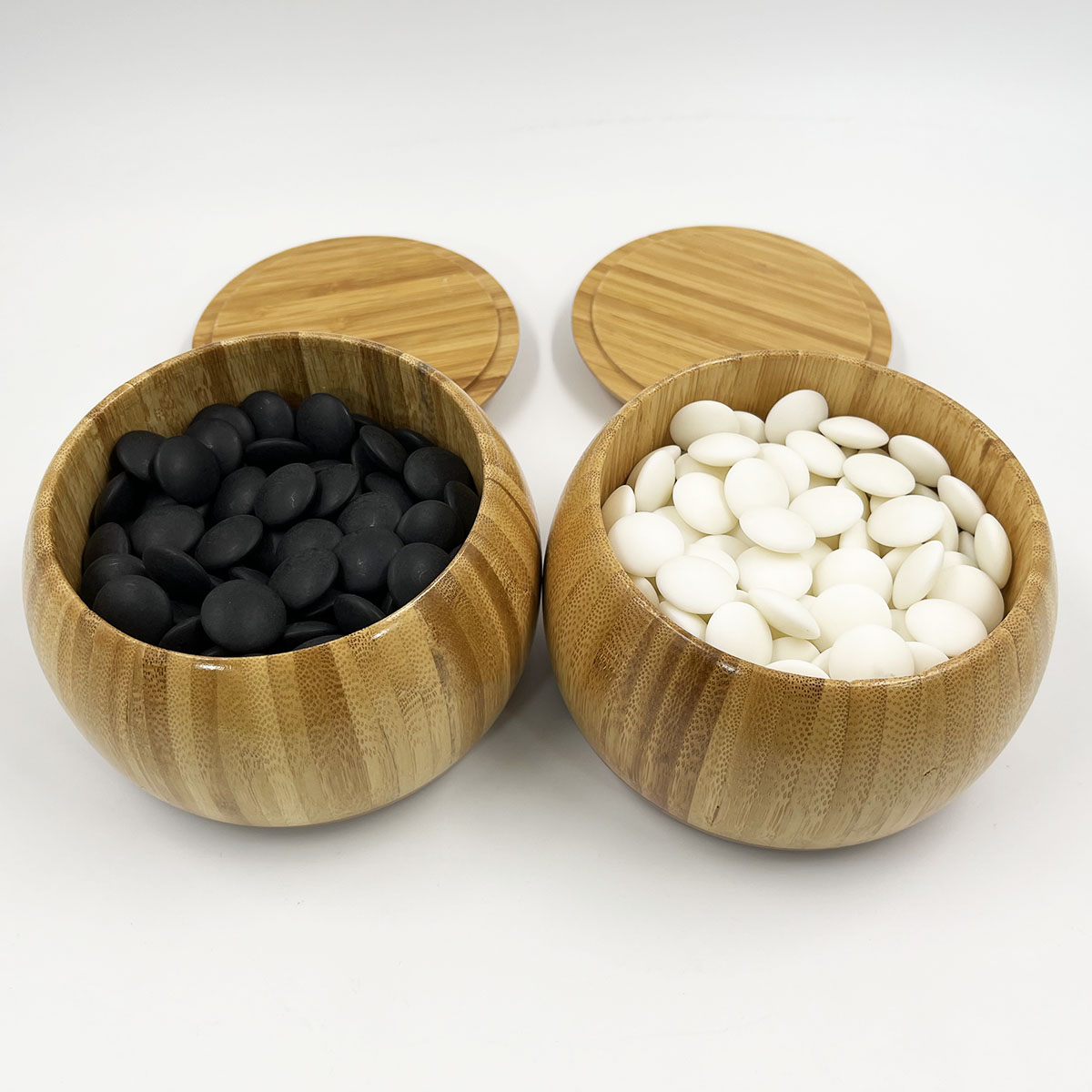 เม็ดหมากล้อมเมลามีนแบบนูนสองด้านพร้อมโถไม้ Toreya