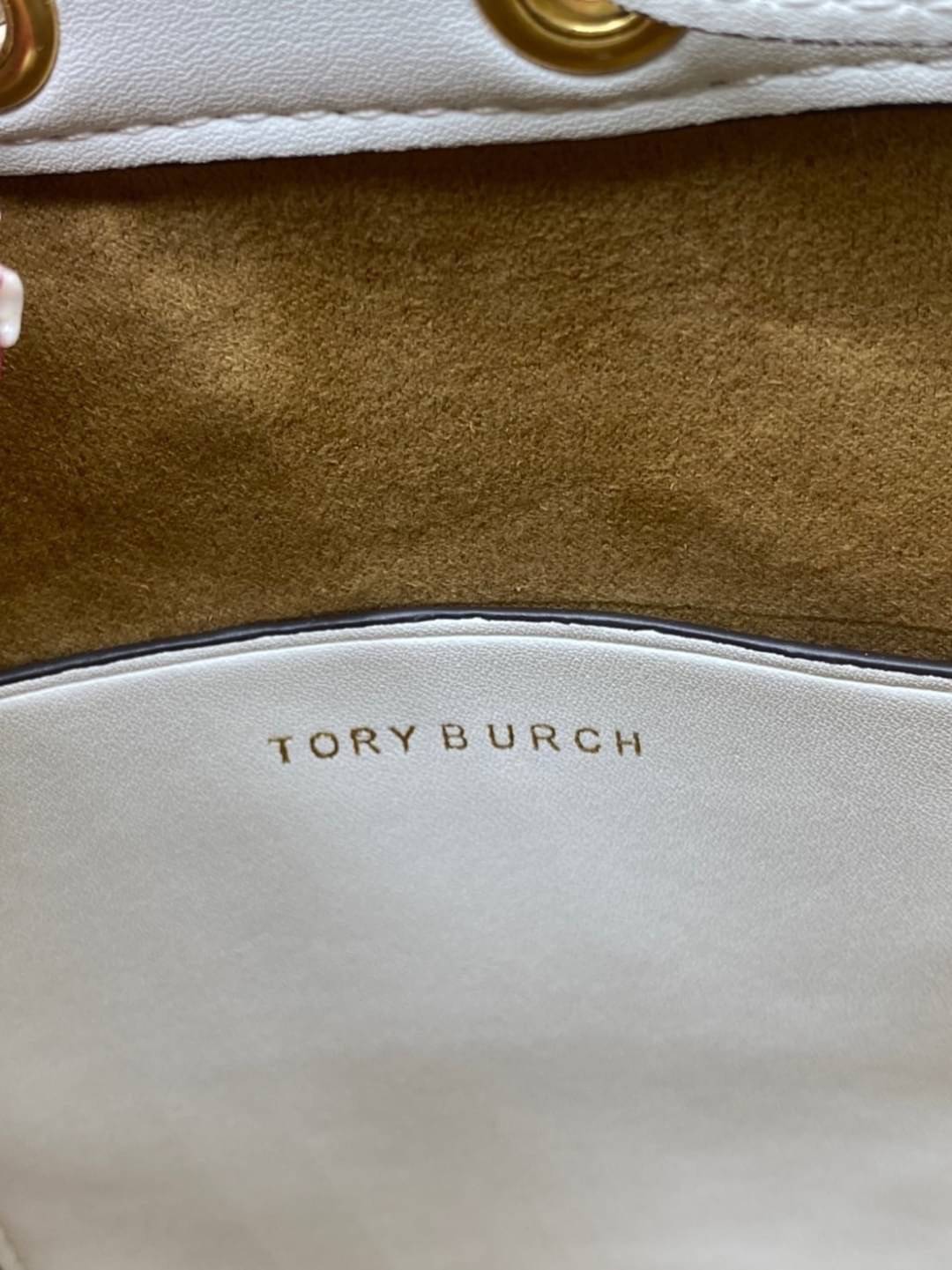 TORY BURCH T Monogram Jacquard Embroidered Bucket Bag แรร์ไอเท็มรุ่นยอดฮิต ใบใหญ่ไซส์กำลังดี!! ที่สุดของรุ่นที่ตามหา!! สวยสุดกับดีไซน์ลายปัก ที่ดูแพง!! กระเป๋าบัคเก็ตทรงสวย