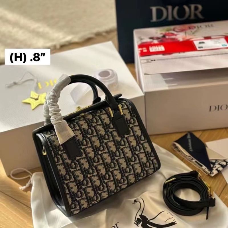 DIOR SMALL BOSTON BAG Blue Oblique Embroidery กระเป๋าสะพายทรงกล่องบอสตัน New for Winter 2023 คอลผู้ดี สวยหรู ตอบโจทย์และแมทช์ได้กับทุกลุคทุกสไตล์