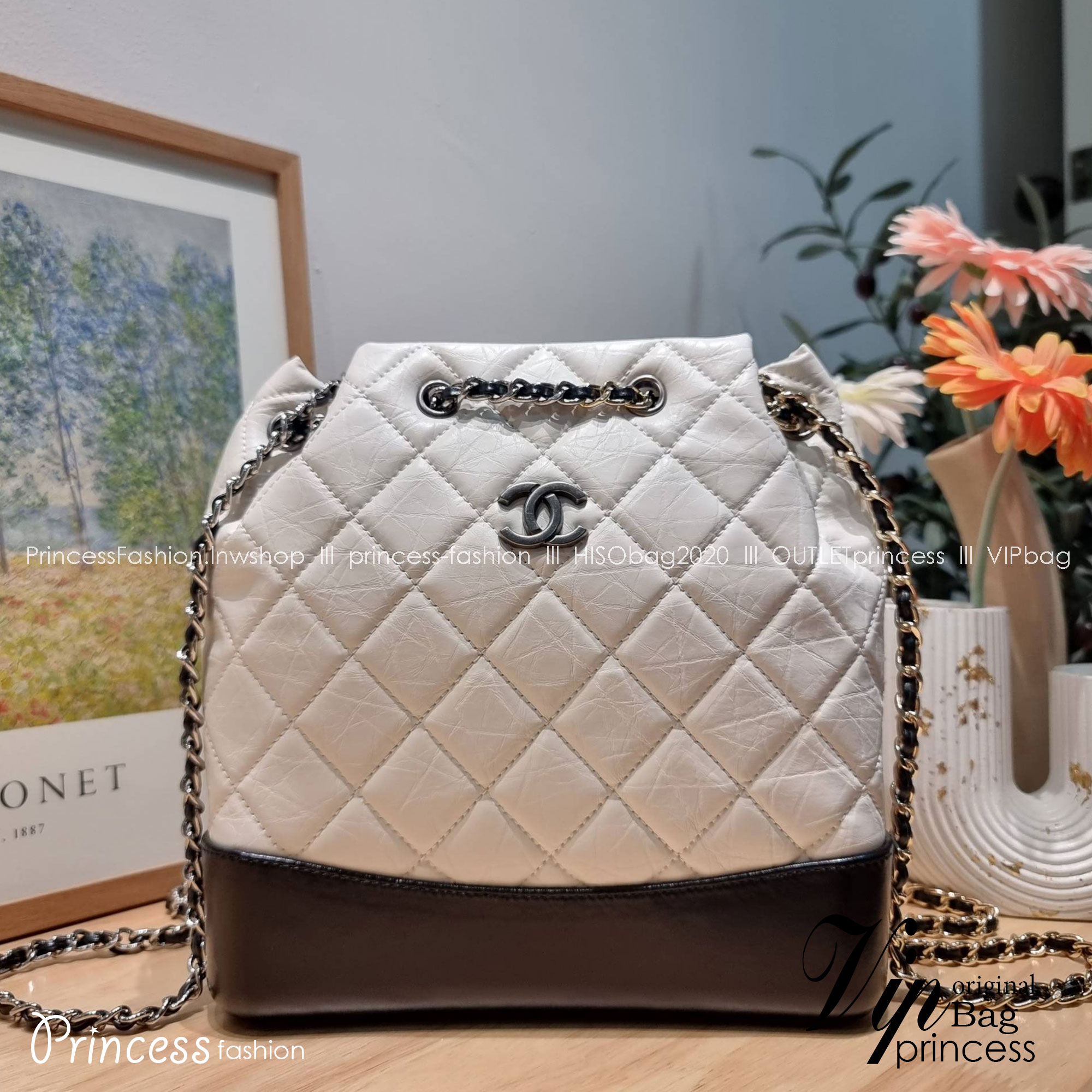 Chanel gabrielle backpack ไอเท็ม best seller กับรุ่นสุดปังในรูปแบบกระเป๋าเป้ ดีไซน์หรูคลาสสิค สายสะพายในตัวรูดปากกระเป๋าเก็บทรงได้ หรือจะรูดด้านหน้ายาวสุด