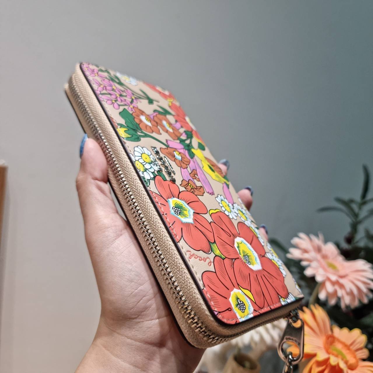 COACH LONG ZIP AROUND WALLET WITH FLORAL PRINT CJ373 / CR930 กระเป๋าสตางค์ใบยาวลายดอกไม้สดใส เกรดท็อปออริ เกรดดีสุด สลับแท้ 1:1 ใช้ต่างประเทศได้