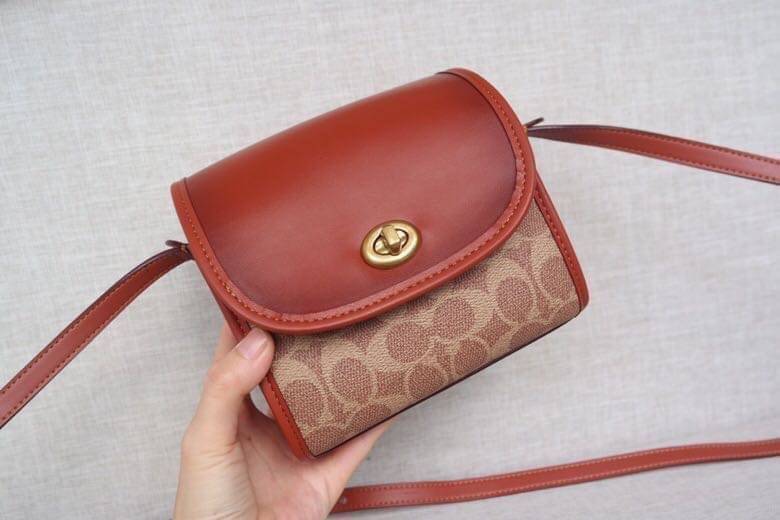 COACH Turnlock Lunchbox Pouch In Signature Canvas COACH Lady กระเป๋าสะพาย FM1981-144