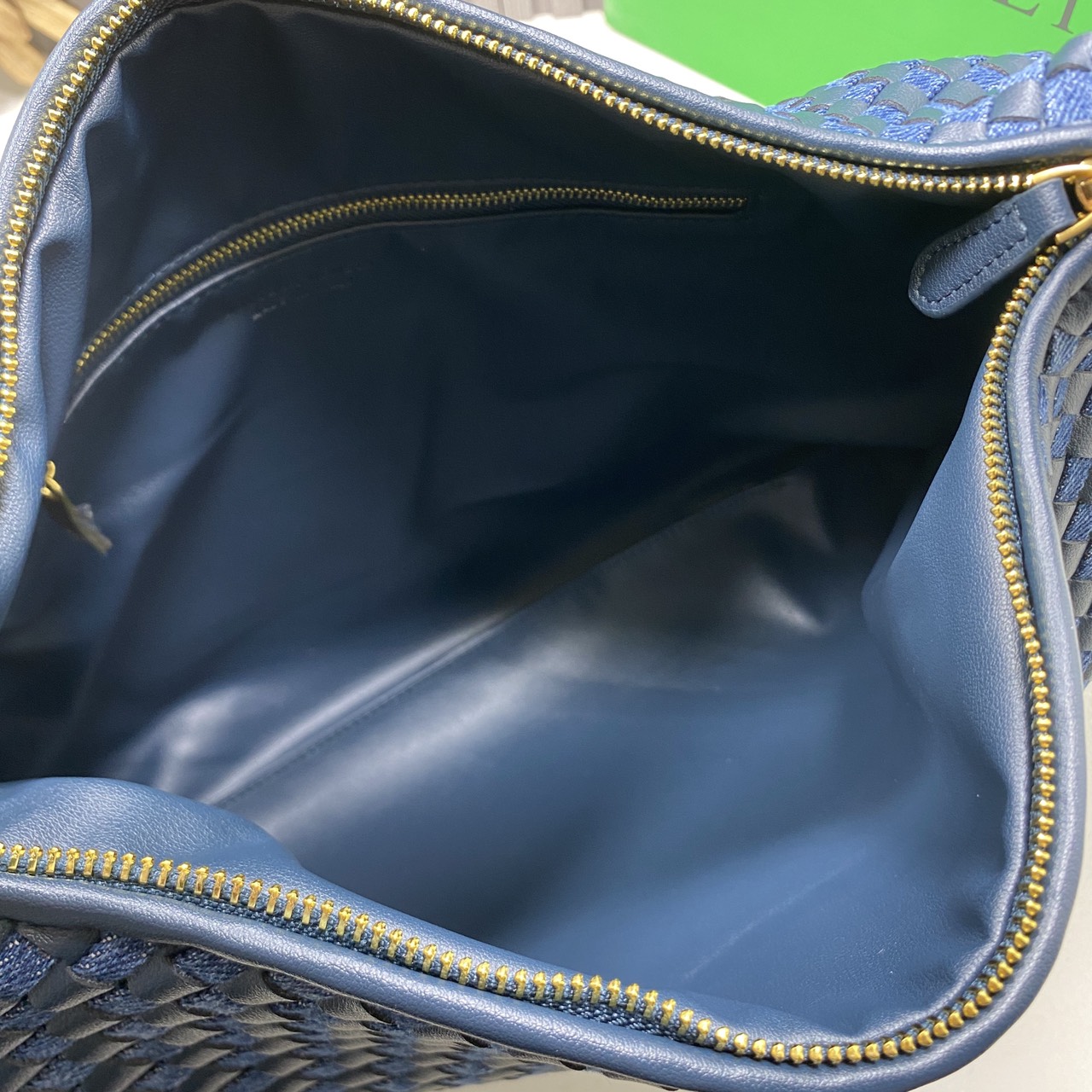 BOTTEGA Large Hop Shoulder Bag 48cm / BOTTEGA Hobo Bag กระเป๋าสะพายไหล่ใบใหญ่ จุของได้เยอะมาก ดีไซส์สานเป็นเอกลักษณ์สวยงาม