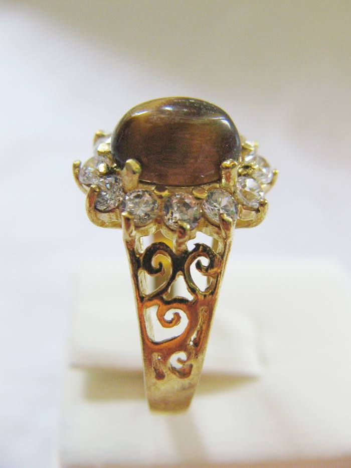 สินค้าหมดค่ะ แหวนพลอยตาเสือล้อมเพชรแบบผู้หญิง(คุ้มครอง)แบบเล็กค่ะ