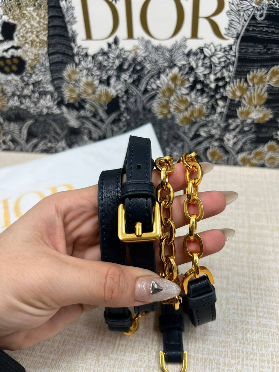 DIOR SMALL C'EST 17 cm / Dior bucket bag รุ่นใหม่สวยหรู ดูแพงมากค่ะ กระเป๋าสะพายบัคเก็ต รูปทรงคลาสสิค ใช้งานง่ายภายในโล่งกว้างมาก สวยมาก ควรมีค่า