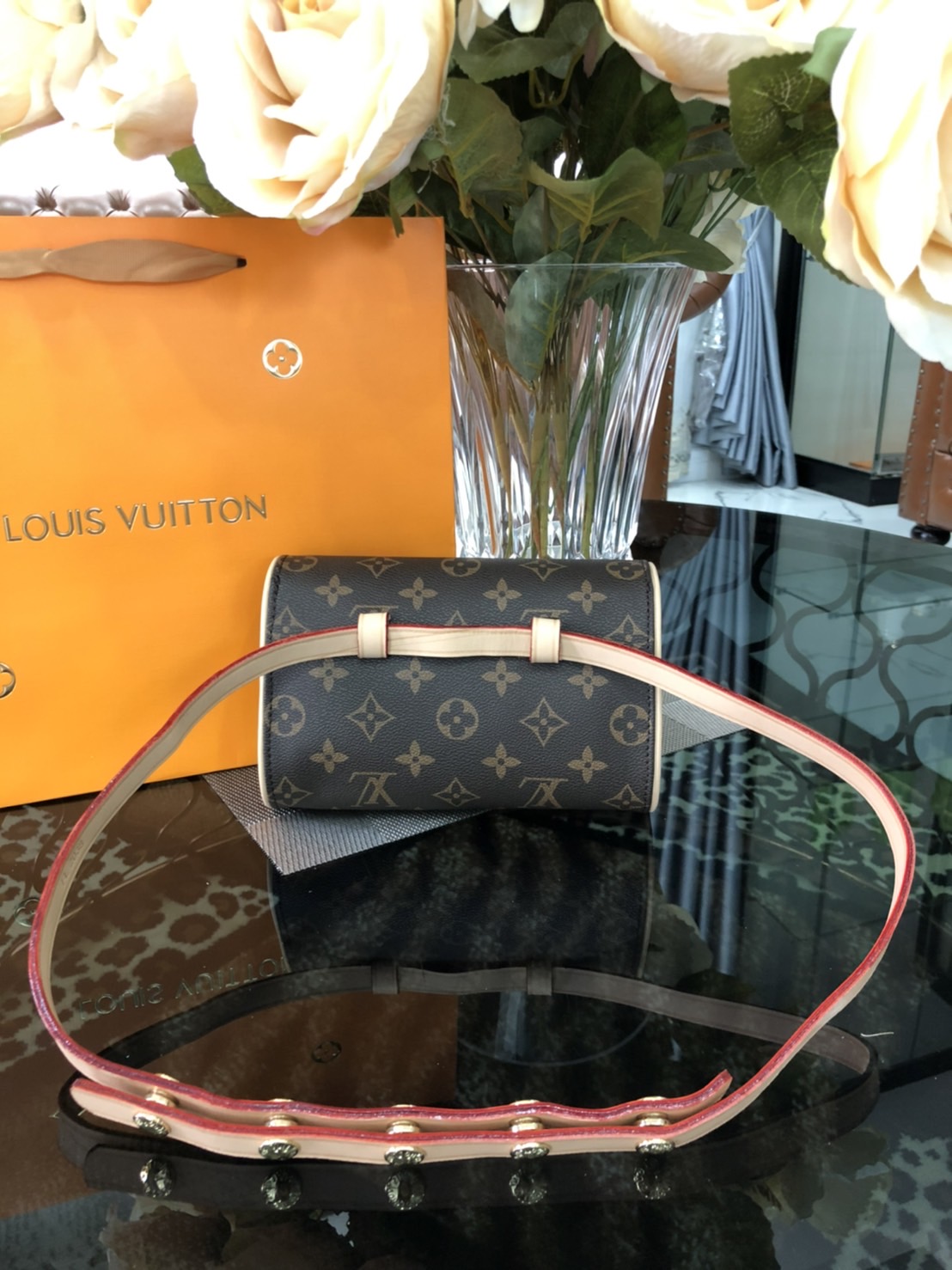 VIP 】หนังแท้ Louis Vuitton Mono Pouchette Florentine Belt Bag กระเป๋าคาดเอวหนังแท้สุดหรู มีจำกัดนะคะ