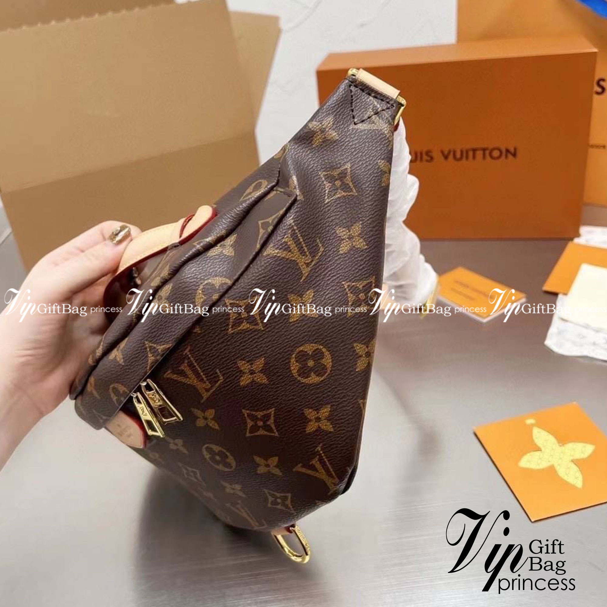LV BUMBAG MONOGRAM กระเป๋าคาดอกหลุยส์ รุ่นใหม่ ของใหม่ พร้อมส่ง ทรงสวย จุเยอะ เบามากๆ ใช้ได้ทั้งหญิงและชาย