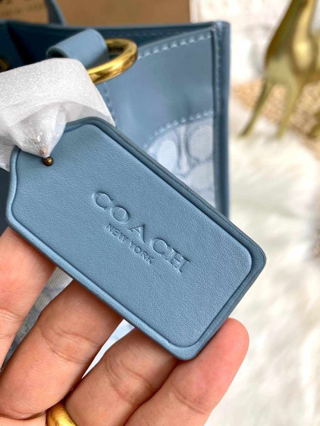 สวยๆ เคลียสต๊อค มีไม่มากจร้าา! COACH TOTE FIELD JACQUARD BAG ((C3282)) กระเป๋าหิ้ว//สะพายข้าง JacquardลายC+หนังแท้ สวยงามลงตัวมากๆค่ะ ปากกระเป๋าเปิดปิดแบบกระดุมแม่เหล็ก ภายในกว้าง สาวๆทีาสัมภาระเยอะบอกเลยเหมาะมากค่ะ