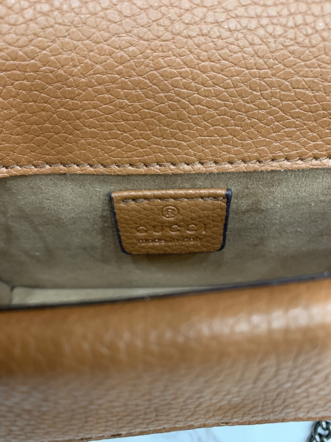 หนังแท้ GUCCI Denim Dionysus mini bag / GG Dionysus Shoulder bag / GG Denim Dionysus พร้อมส่งที่ไทย กระเป๋าสะพายข้างเดนิมสีเข้มสลับหนังแท้สีน้ำตาลงาช้าง เกรดหนังคุณภาพดียิ่งใช้หนังยิ่งสวย โทนสีน่าใช้มากก มาในดีไซน์คลาสสิคเรียบหรูเข้ากับทุกลุ๊คแบบไม่มีเอ้า