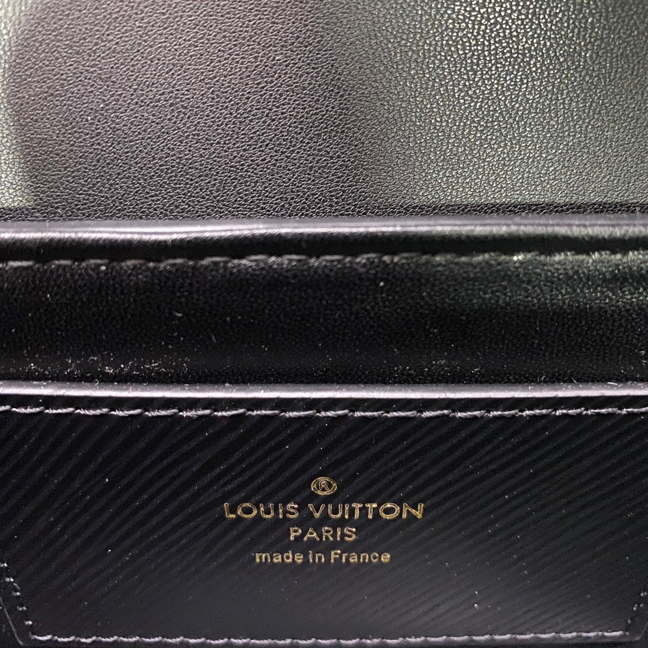 พร้อมส่ง 3 สี LV Twist Bag 24cm กระเป๋ารุ่นทวิสรูปทรงใหม่ หนัง Epi สุดไอคอนิกโลหะสีทองเงางาม เกรดออริจินอล 1:1 สลับแท้ ภาพถ่ายจากงานขายจริง ใช้งานต่างประเทศได้