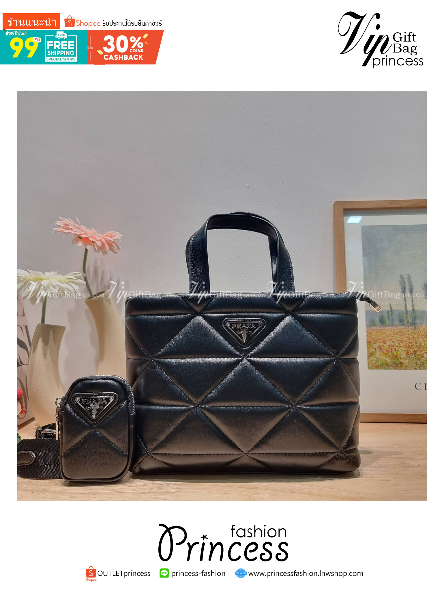 PRADA LEATHER PADDED BAG ใหม่ล่าสุด กับคอลเลคชั่นที่ทำออกมาตอบโจทย์ได้ทุกไลฟ์สไตล์ และเป็นยูนิเซ็กส์ กับกระเป๋าทรงโท้ท ขนาดกำลังดี