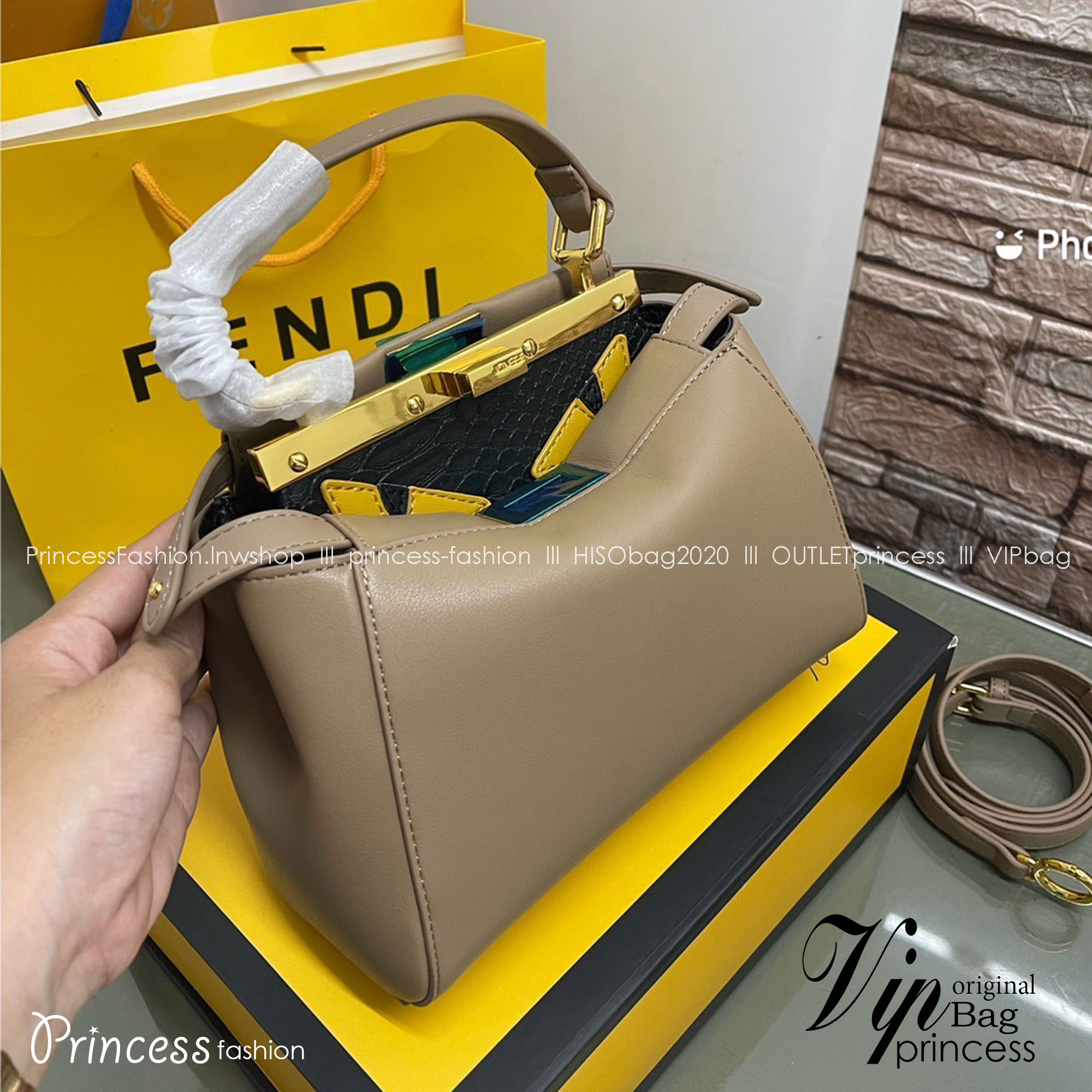 Fendi peekaboo Monster handle bag 9" กระเป๋ายอดนิยมของแบรนด์ ดีไซน์สวยเรียบหรูแฝงด้วยความเก๋ มาพร้อมสายยาว