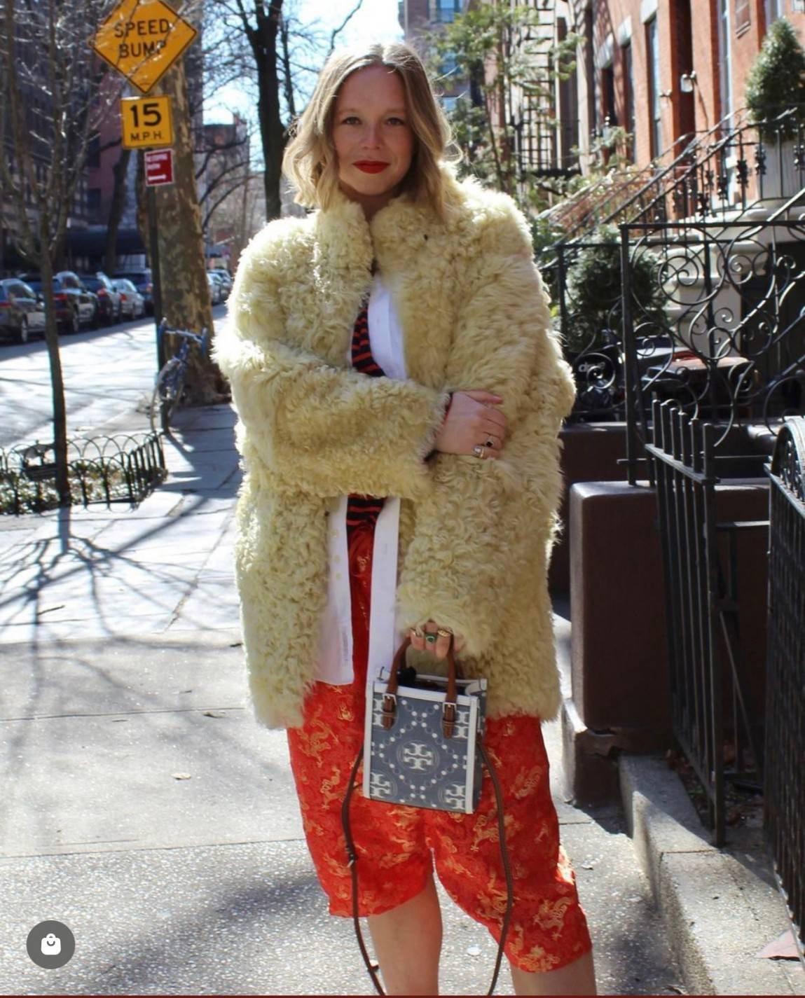 Tory Burch Mini T Monogram Denim Tote / Tory Burch T Monogram Jacquard Denim Mini Tote กระเป๋าทรงโท้ทไซส์มินิ T Monogram รูปแบบคลาสสิค ตัดเย็บอย่างดี คอลใหม่ห้ามพลาดคะ