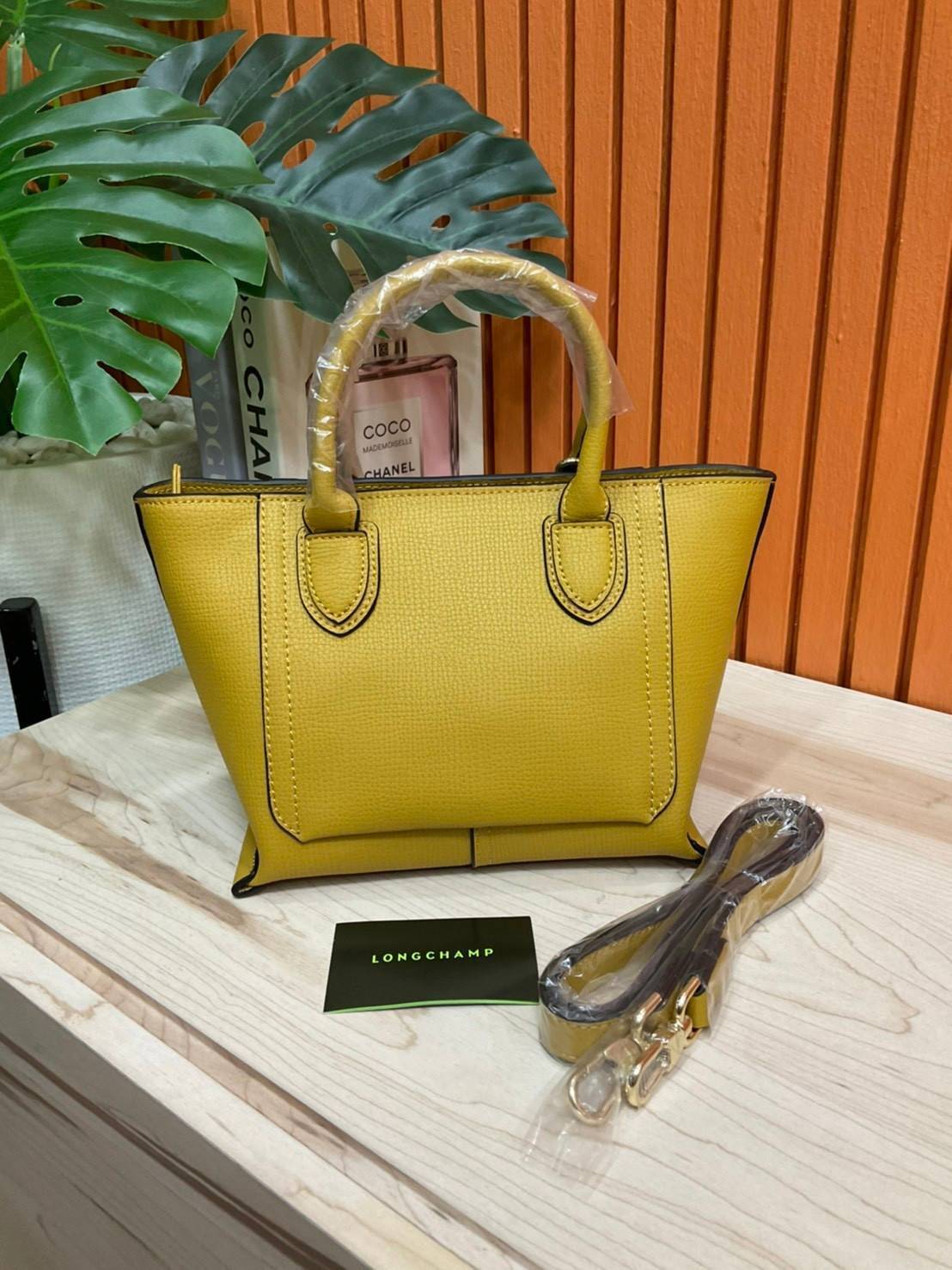 ของแท้ 💯% LONGCHAMP MINI MAILBOX TOP HANDLE BAG กระเป๋าถือ/Crossbody รุ่นหายาก!! รุ่นใหม่ล่าสุด ดีไซน์ด้วยเส้นด้ายที่ดูโฉบเฉี่ยว และ รูปทรงสี่เหลี่ยมคางหมู ทรงสวยโดดเด่น เป็นเอกลักษณ์ของผู้หญิง Longchamp วัสดุ Polyamide & Leather หนังแท้