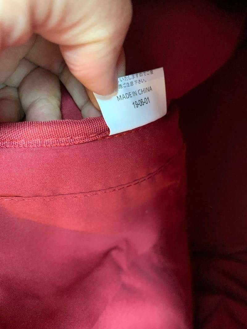 Anello polyurethane leather rucksack รุ่น Mini และ Classic กระเป๋าเป้จากแบรนด์เล็กๆมาสู่แบรนด์ดังทั้งในไทยและญี่ปุ่น วัสดุหนังpuแต่งลายหินอ่อนหนังนิ่ม กันน้ำได้ ภายในมีช่องเล็ก2ช่อง เปิดปิดด้วยซิปคู่ ปากกระเป๋าเป็นโครงสะดวกต่อการหยิบจับของภายใน ด้านข้างมี