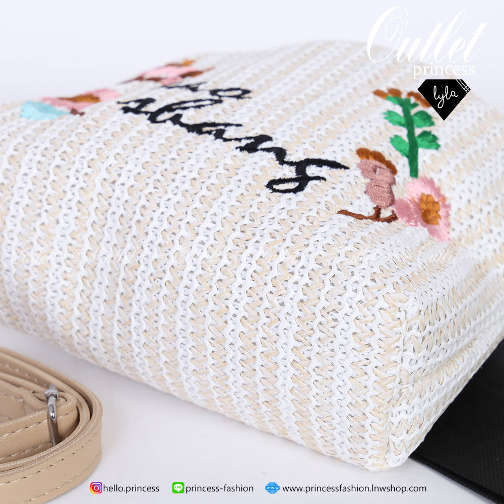 LYLABRAND🔔 WHITE WOVEN WITH LININ🔔 กระเป๋าที่ถือเข้าได้กับแนวหวานๆทุกแนว ไม่ว่าจะใส่เดรสยาว เดรสสั้น แค่หยิบใบนี่มาถือ ก็ทำให้ลุค คอมพลีท ขึ้นมาทันทีค่ะ❤️