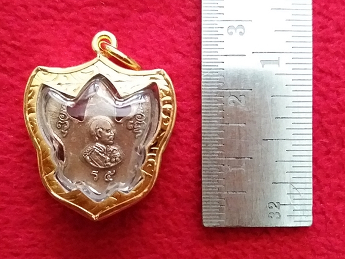 สินค้าหมดค่ะ จี้พญาครุฑหลังเสด็จพ่อร.5องค์เล็กเนื้อเงินเลี่ยมทองไมครอนพร้อมใบคาถาค่ะ