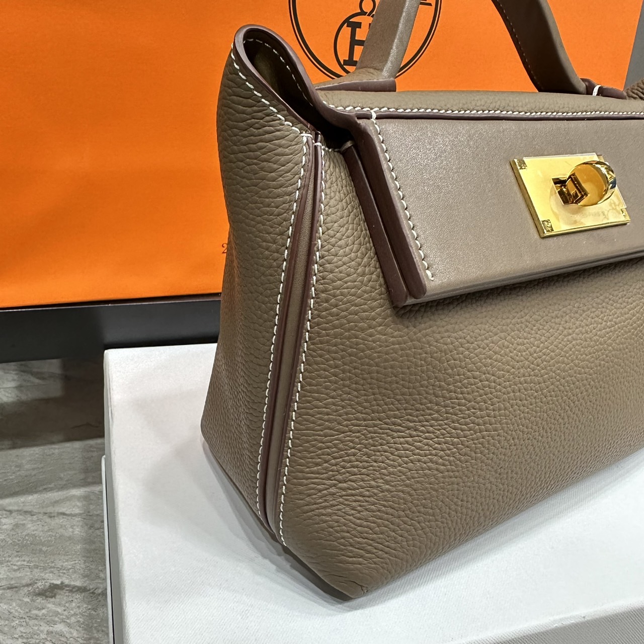HERMES Hermes 24/24 Mini bag 20cm กระเป๋าถือ/สะพายแบรนด์หรู เอกลักษณ์ของความสง่างาม เกรดออริ สลับแท้ 1:1 ใช้งานต่างประเทศได้