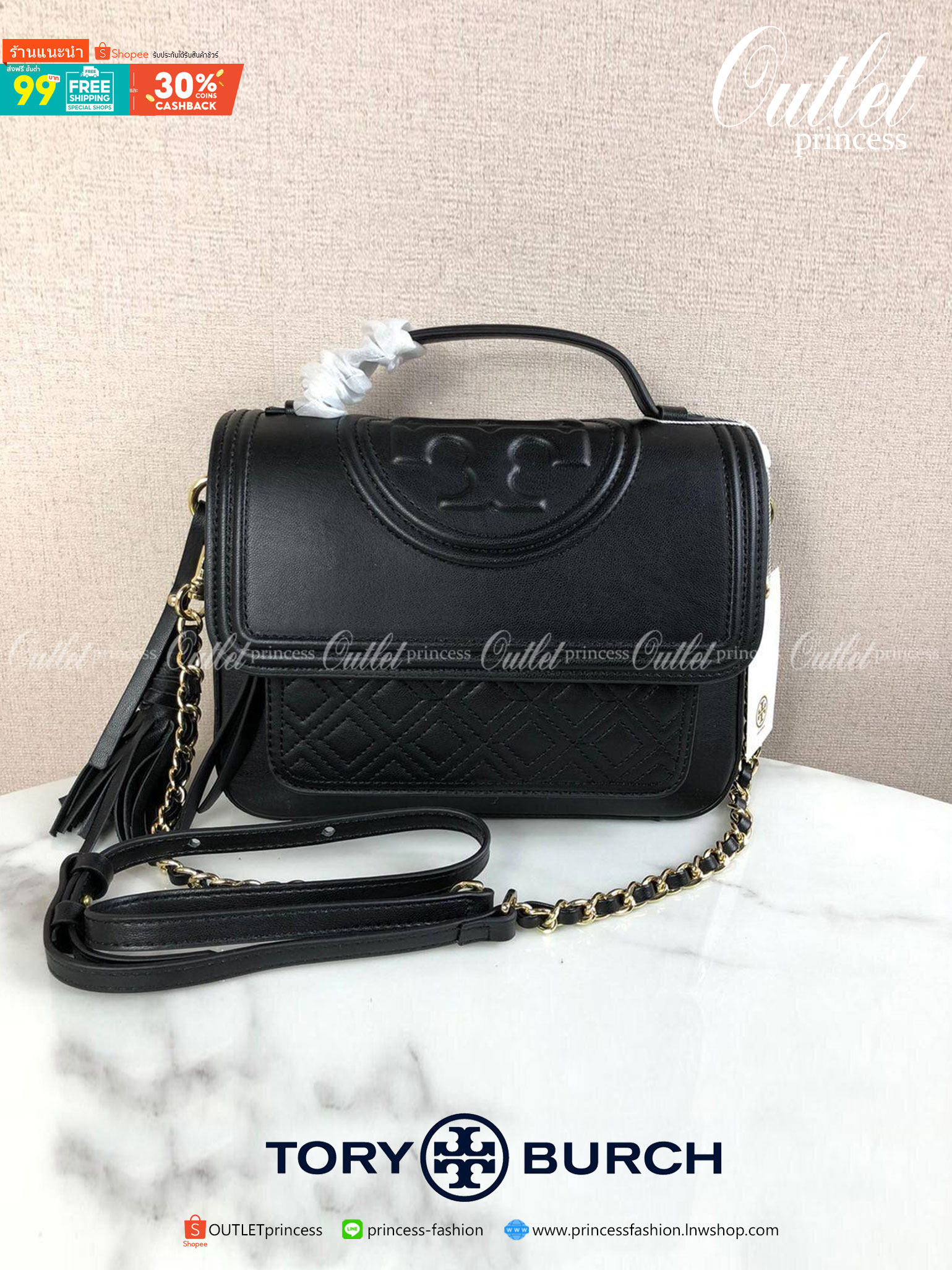 กระเป๋าสะพาย TORY BURCH เปิด - ปิดกระเป๋าด้วยกระดุมแม่เหล็ก ด้านในโล่ง มีช่องซิป 2 ช่อง ด้านหลังมีช่องอีก 1 ช่อง